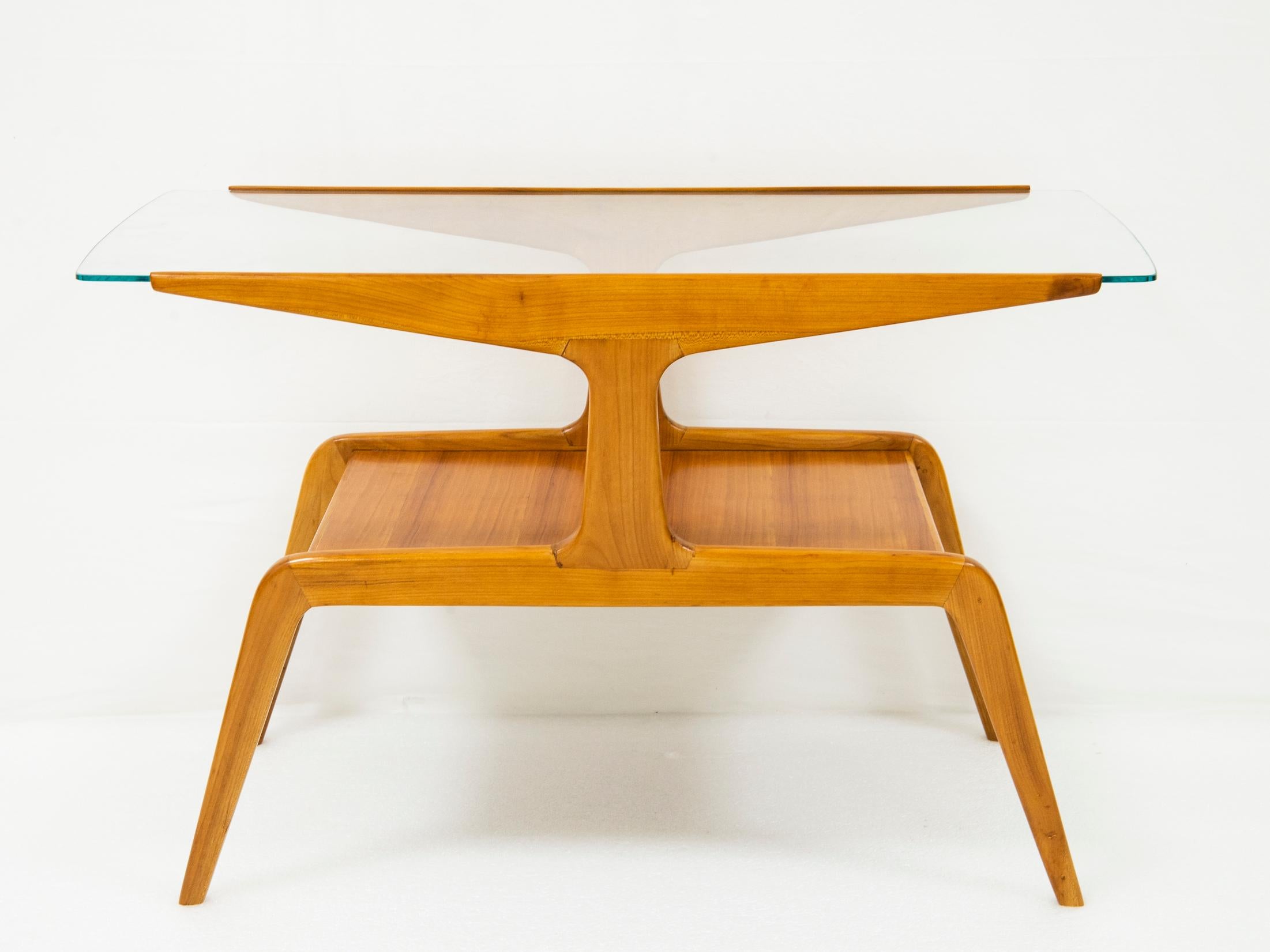 Gio Ponti (1891-1979)
Coffee table or side table
Wood, glass
Italy, circa 1950.
Measures: H 53 x W 84 x D 41 cm.