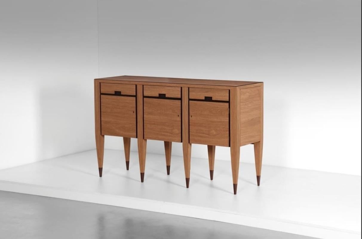 Very beautiful sideboard in oakwood, designed by Gio Ponti and produced by Casa & Giardino in 1930s, Italy.
Available with expertise released by Gio Ponti Archives.