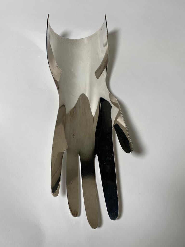 Silver metal model hand 5 fingers designed by Gio Ponti for Sabattini in 1978.
Signed.