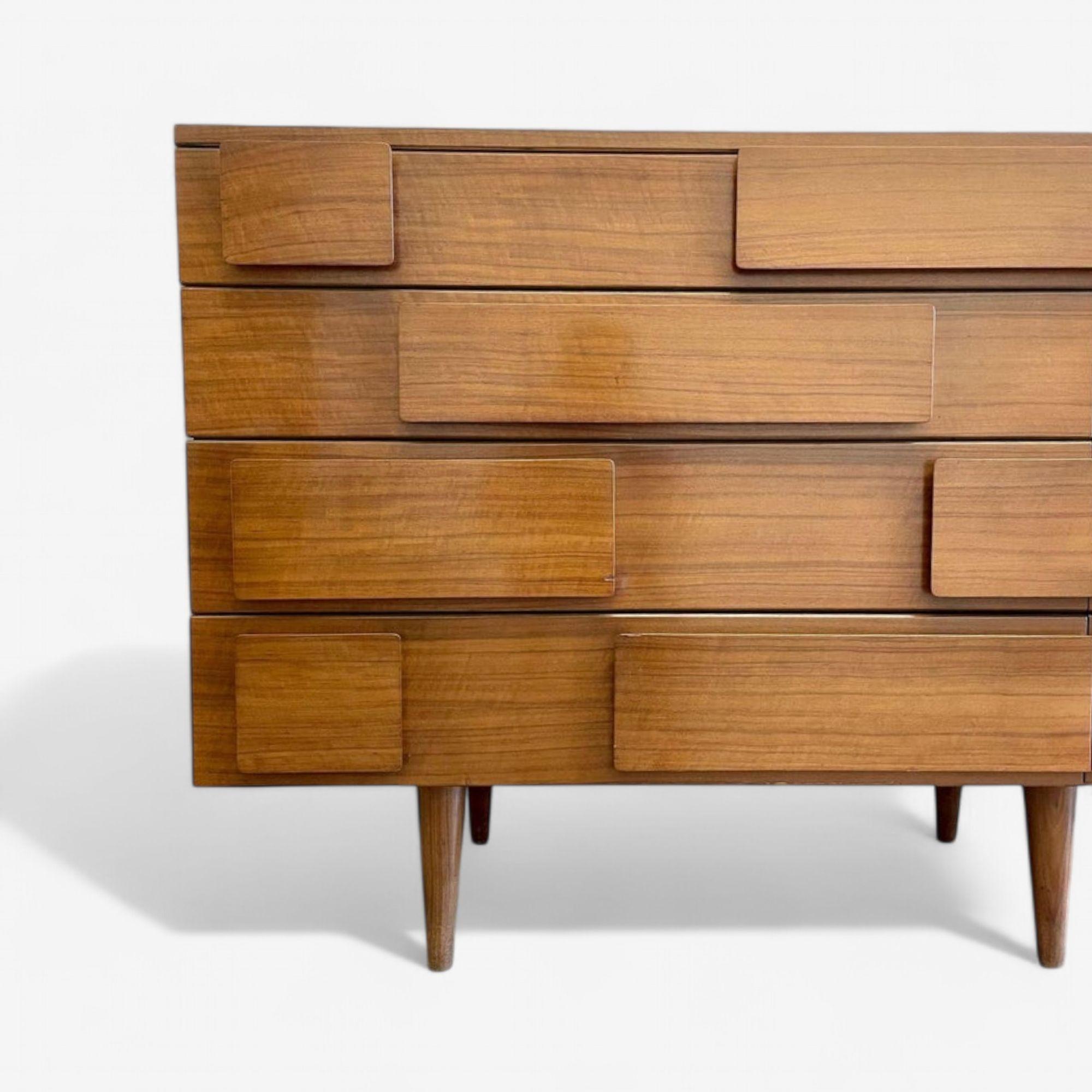Gio Ponti, Singer & Sons, Italian Mid-Century Modern, Sculptural Dresser, Walnut In Good Condition For Sale In Manhasset, NY