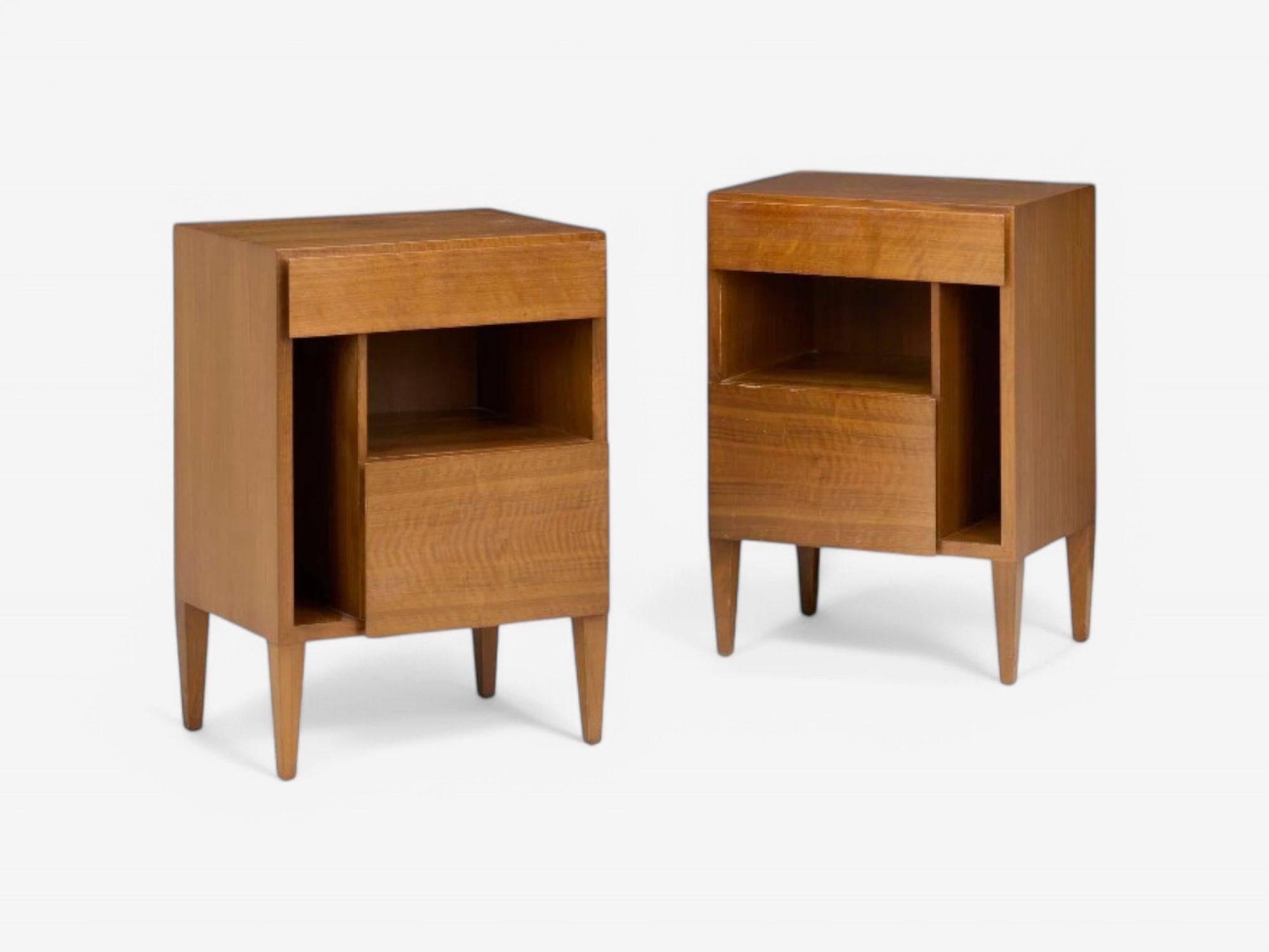 Gio Ponti, Singer & Sons, Mid-Century Modern, Rare Sculptural Nightstands, 1950s In Good Condition For Sale In Manhasset, NY