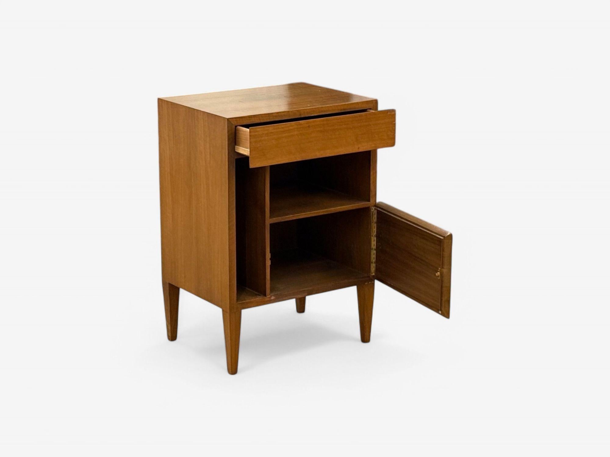 Mid-20th Century Gio Ponti, Singer & Sons, Mid-Century Modern, Rare Sculptural Nightstands, 1950s For Sale