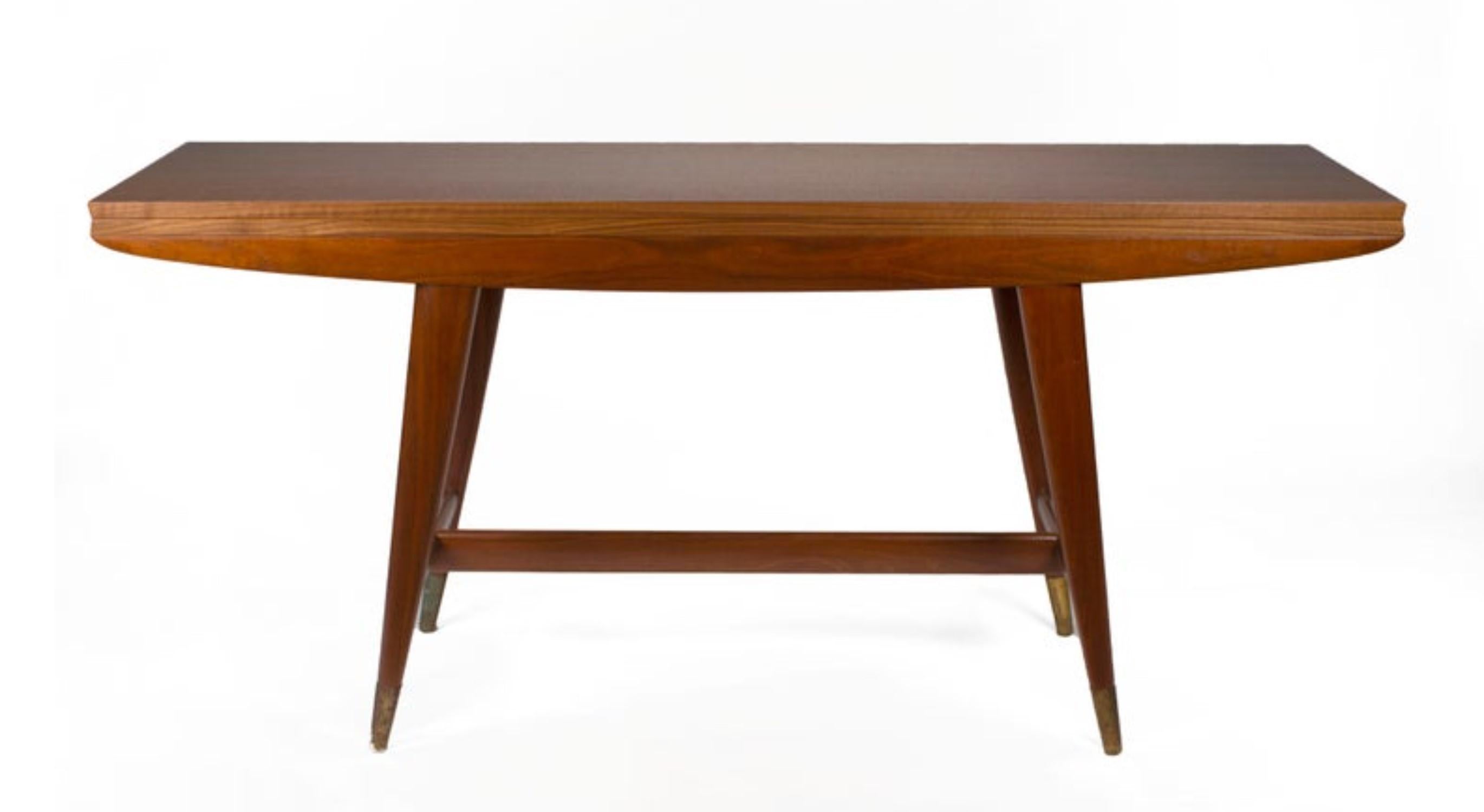 Milieu du XXe siècle Gio Ponti Singer & Sons Model 2134 Table console de salle à manger à plateau rabattable en noyer et laiton en vente