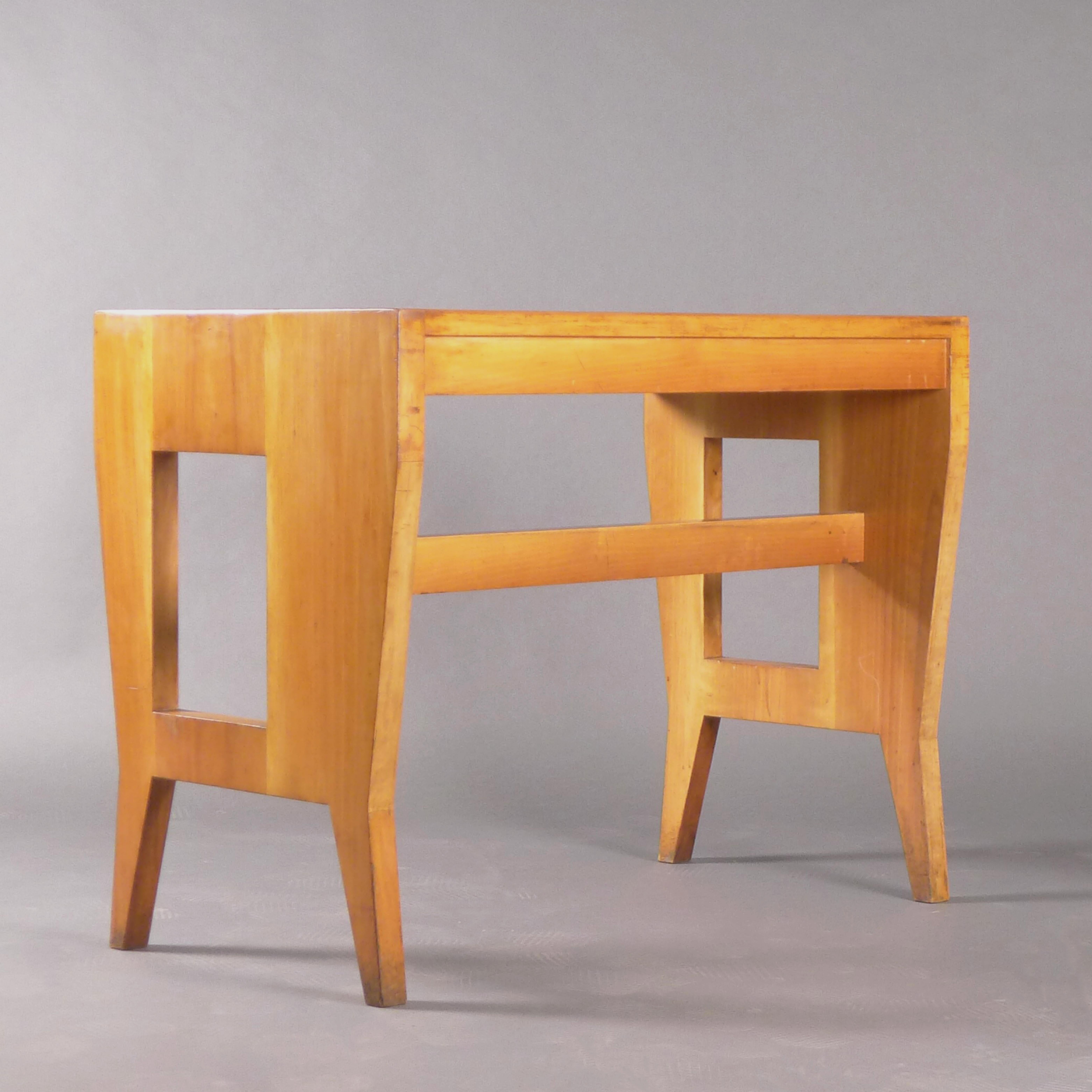 Gio Ponti, Small Walnut Desk, from the Banca Nazionale del Lavoro, 1950s In Good Condition For Sale In Wargrave, Berkshire