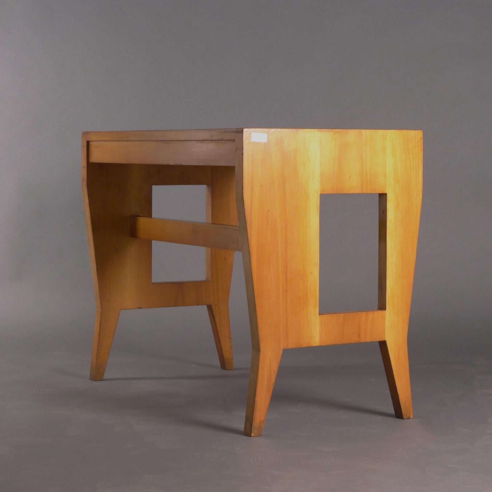 Gio Ponti, Small Walnut Desk, from the Banca Nazionale del Lavoro, 1950s For Sale 3