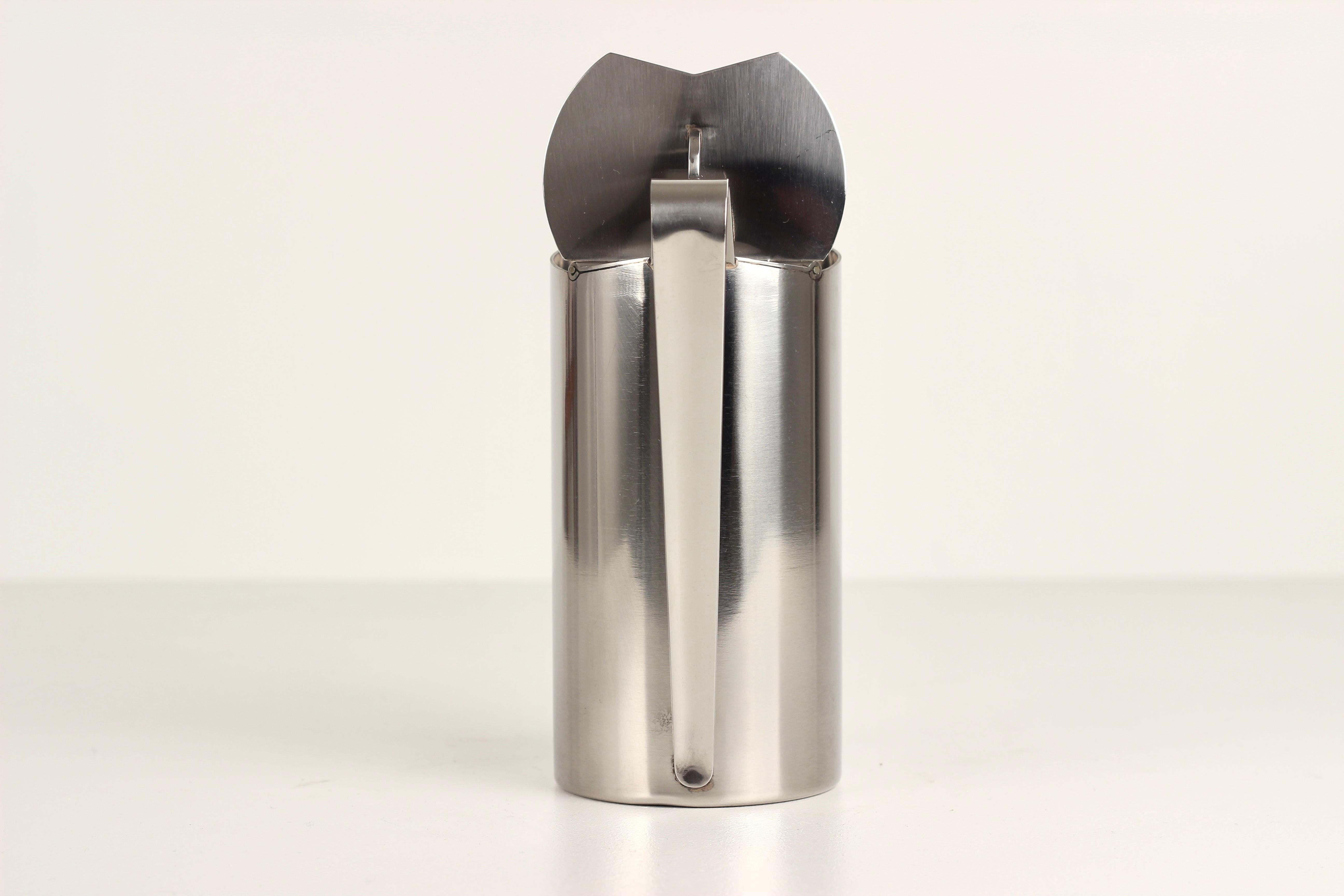 Metà XX secolo Caffettiera o caraffa in acciaio inossidabile Gio Ponti, prodotta in Italia da Fratelli Calderoni