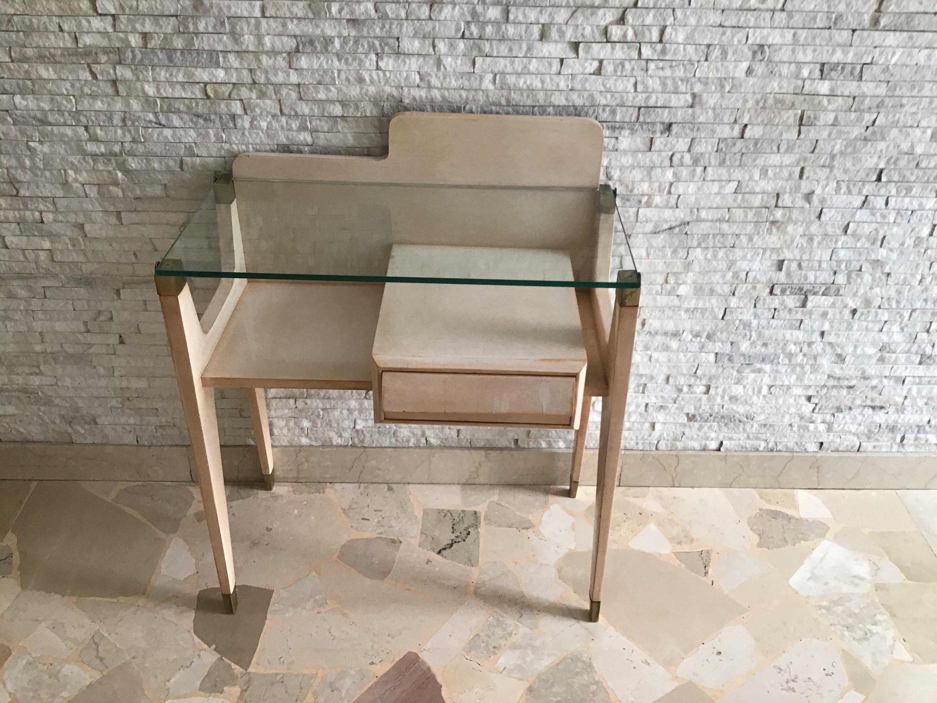 Gio’ Ponti “ Stile “ Bedside Tables Brass Wood Glass 1950 Italy  In Good Condition For Sale In Milano, IT