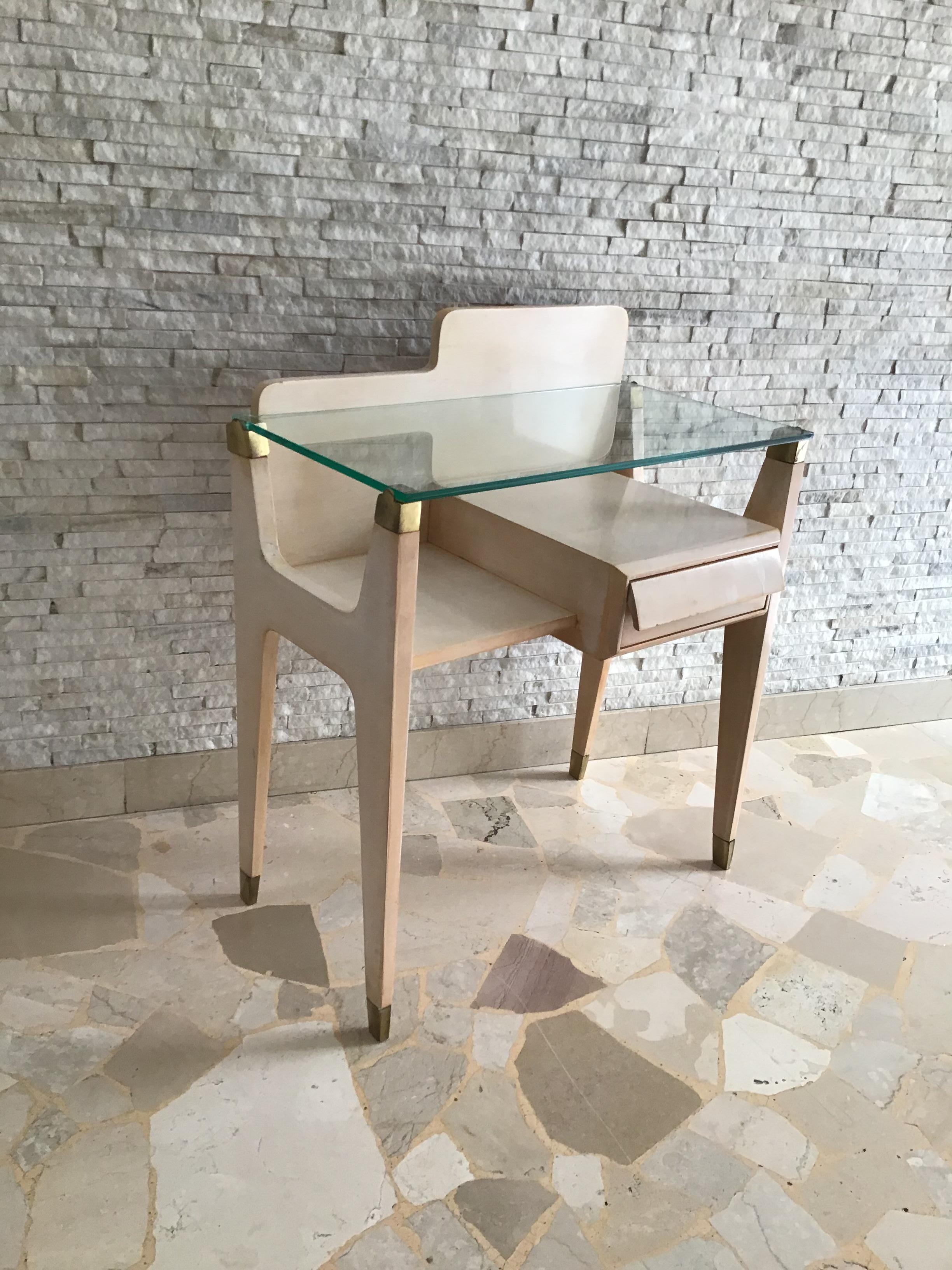 Gio’ Ponti “ Stile “ Bedside Tables Brass Wood Glass 1950 Italy  For Sale 1