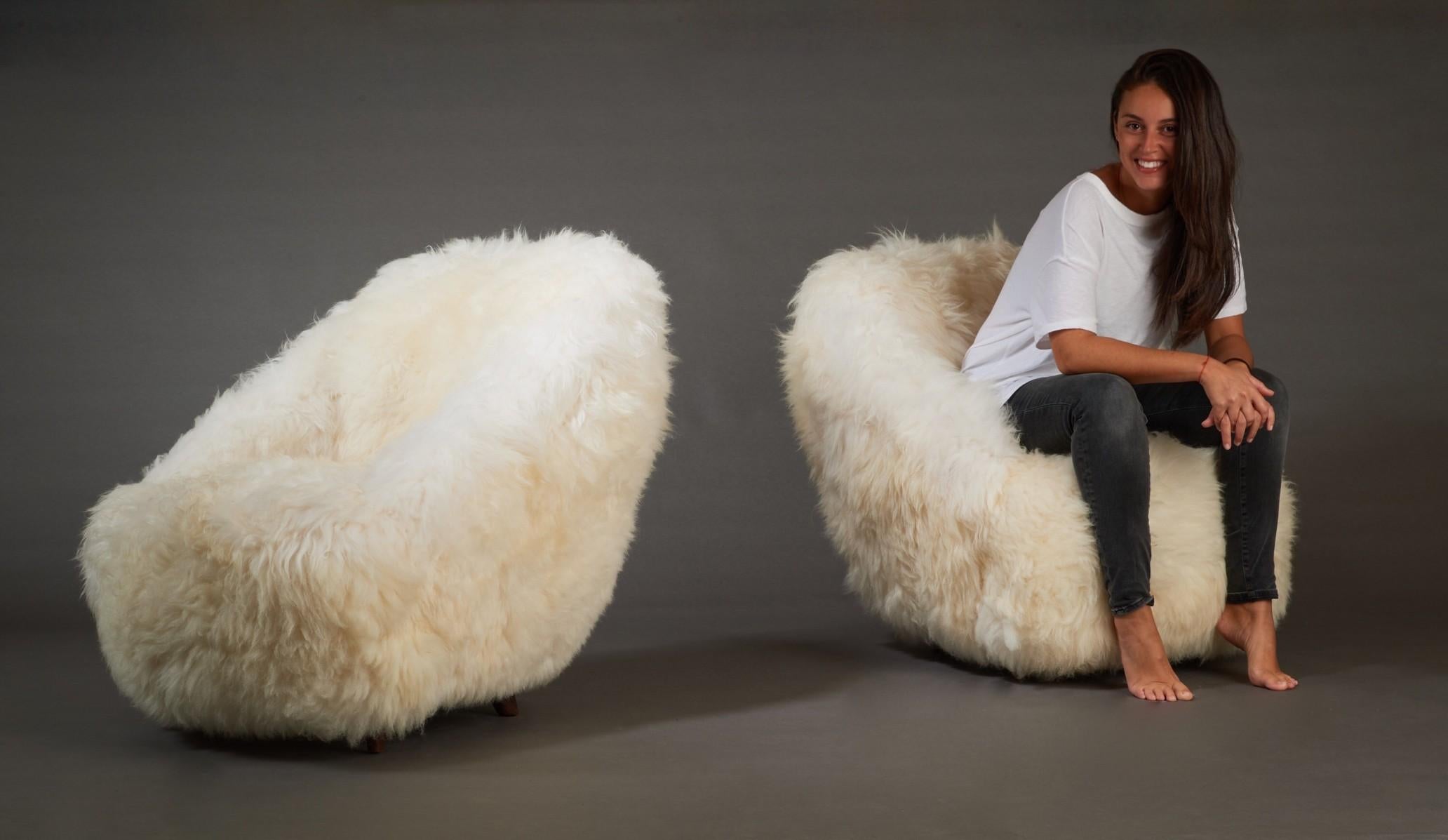 Gio Ponti: Armchairs in White Sheepskin, Italy 1950s For Sale 13