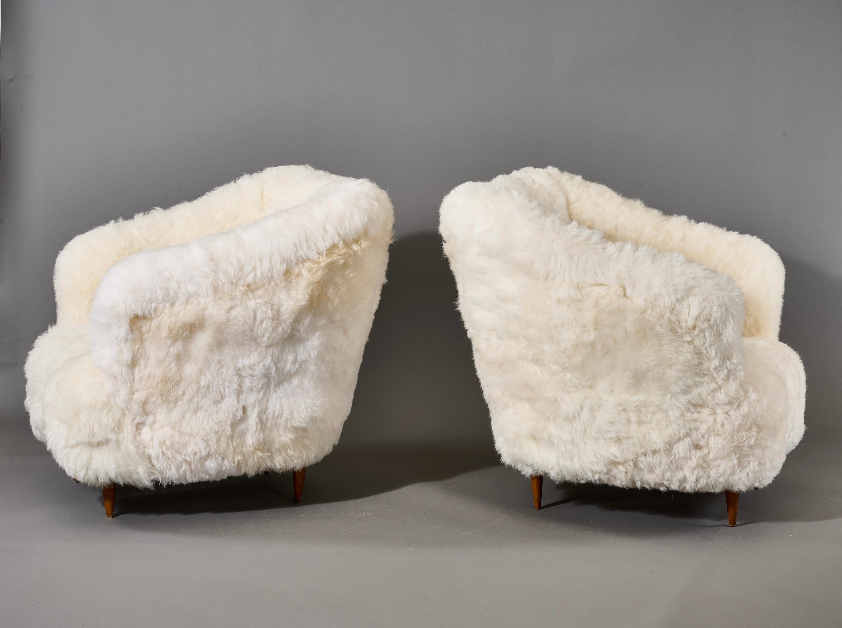Mid-20th Century Gio Ponti: Armchairs in White Sheepskin, Italy 1950s For Sale