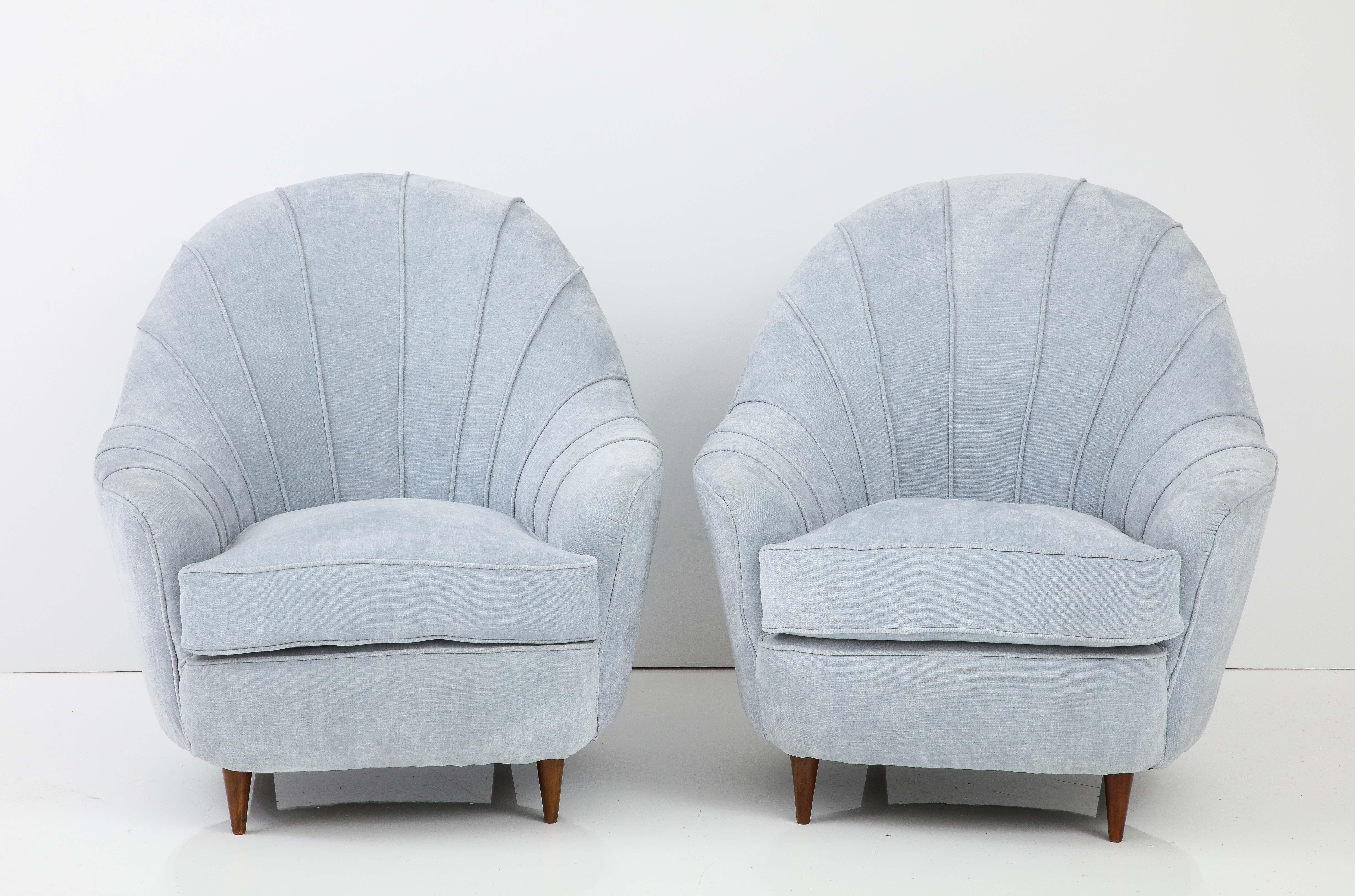 Mid-Century Modern Gio Ponti Style 1950's Italian Lounge Chairs For Sale