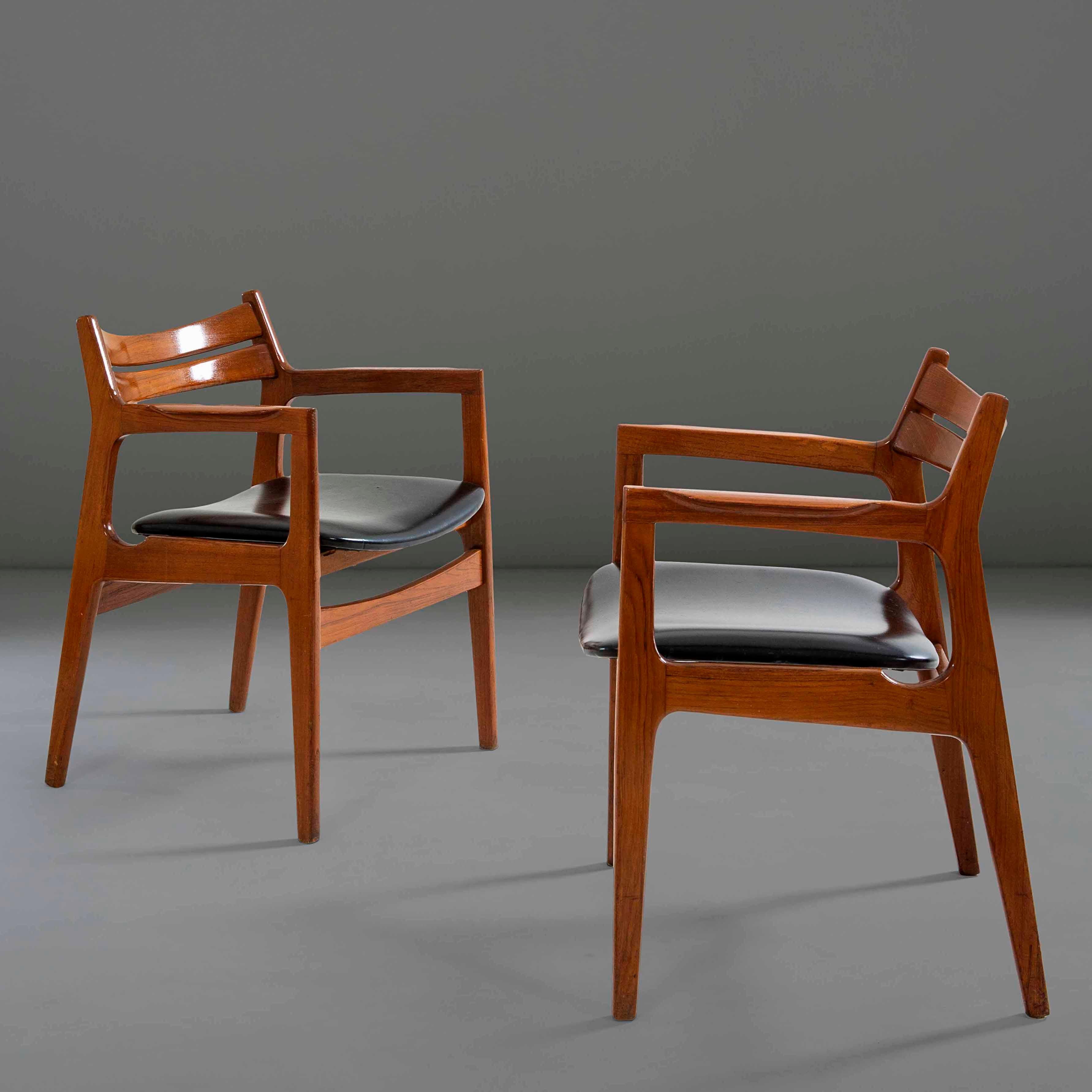 Gio Ponti style 2 armchairs Mid-Century Modern, Italy, 1950s.