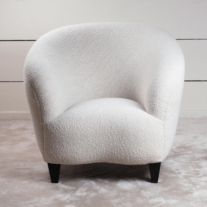 Sillón estilo Gio Ponti, diseño italiano de los años 60. Tejido totalmente restaurado y acabados de alta gama.
Italia hacia 1960.

Altura 88 cm - 34,65 