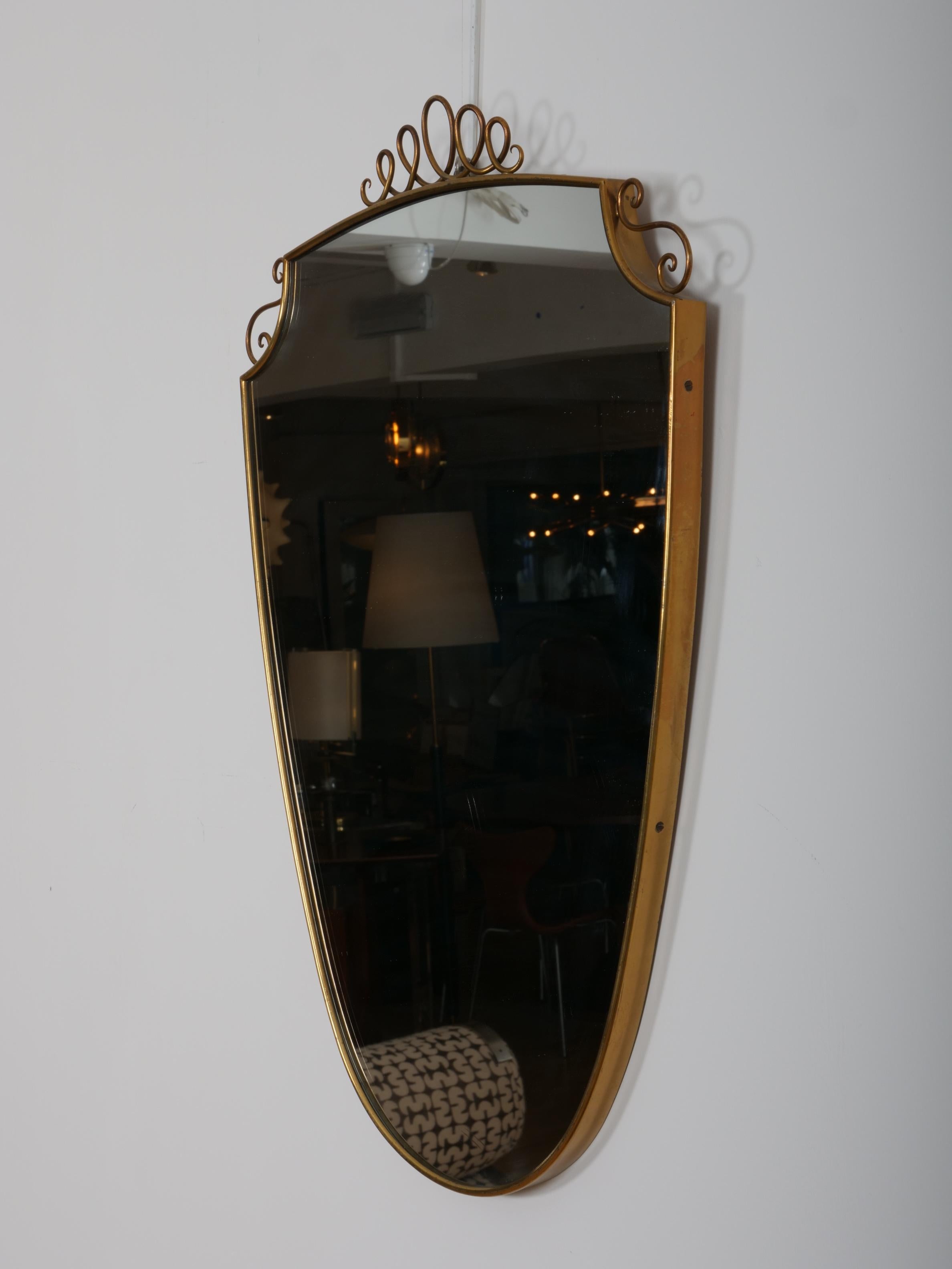 Mid-Century Modern Miroir à cadre en laiton de style Gio Ponti. Italie c1950 en vente