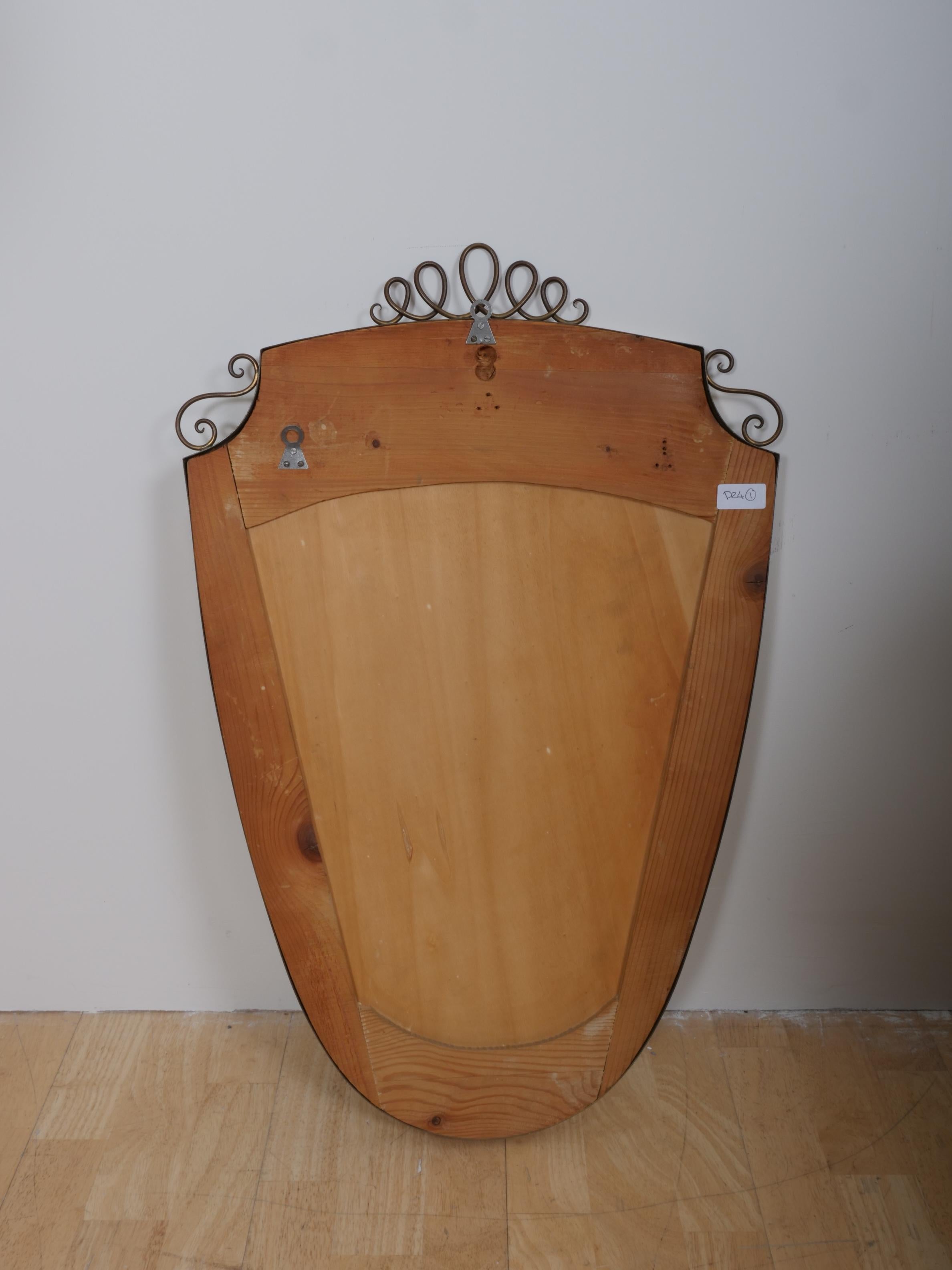 Laiton Miroir à cadre en laiton de style Gio Ponti. Italie c1950 en vente