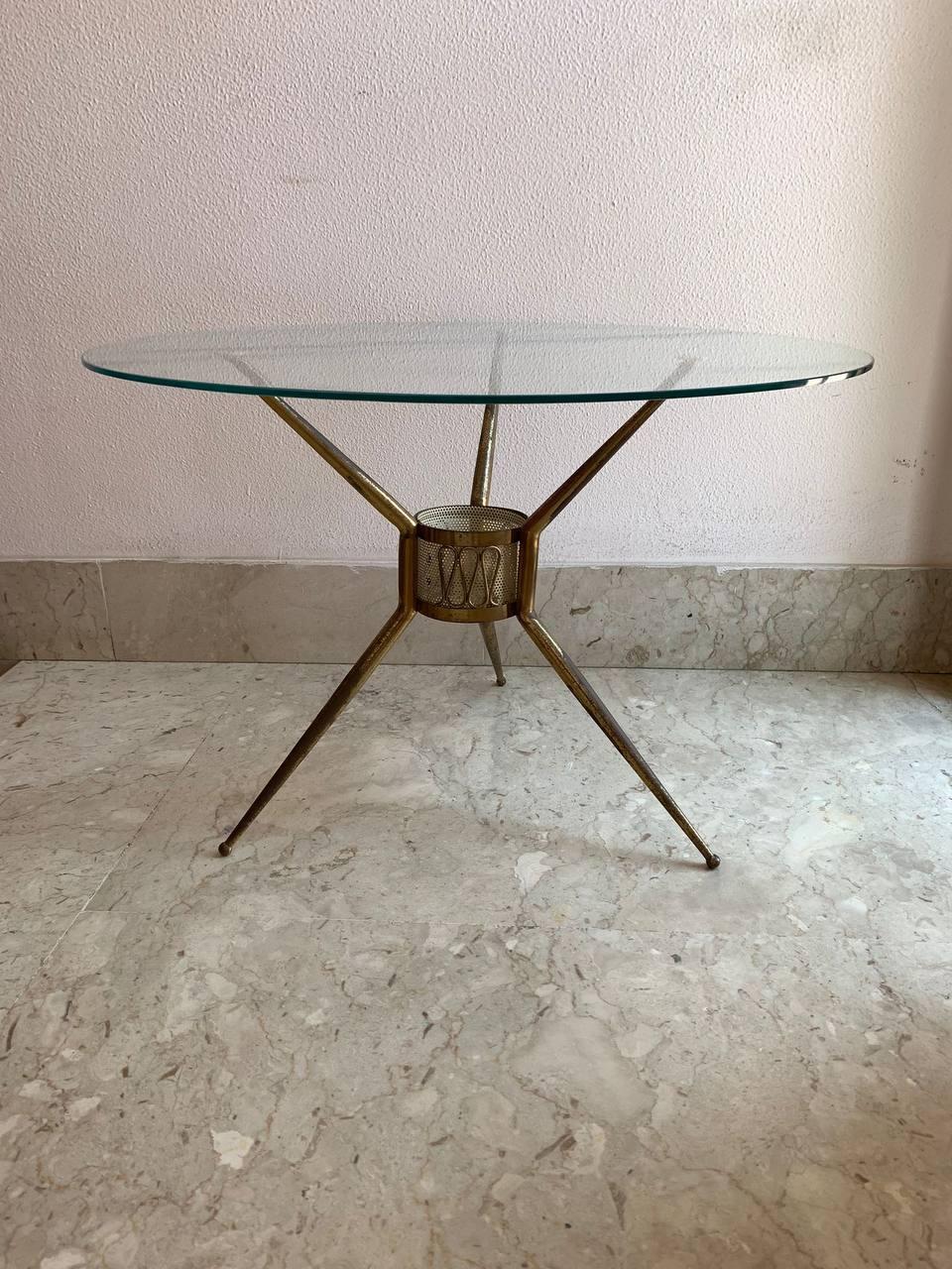 Italian Gio Ponti style, coffe table in brass ''tripod'' 1950s For Sale