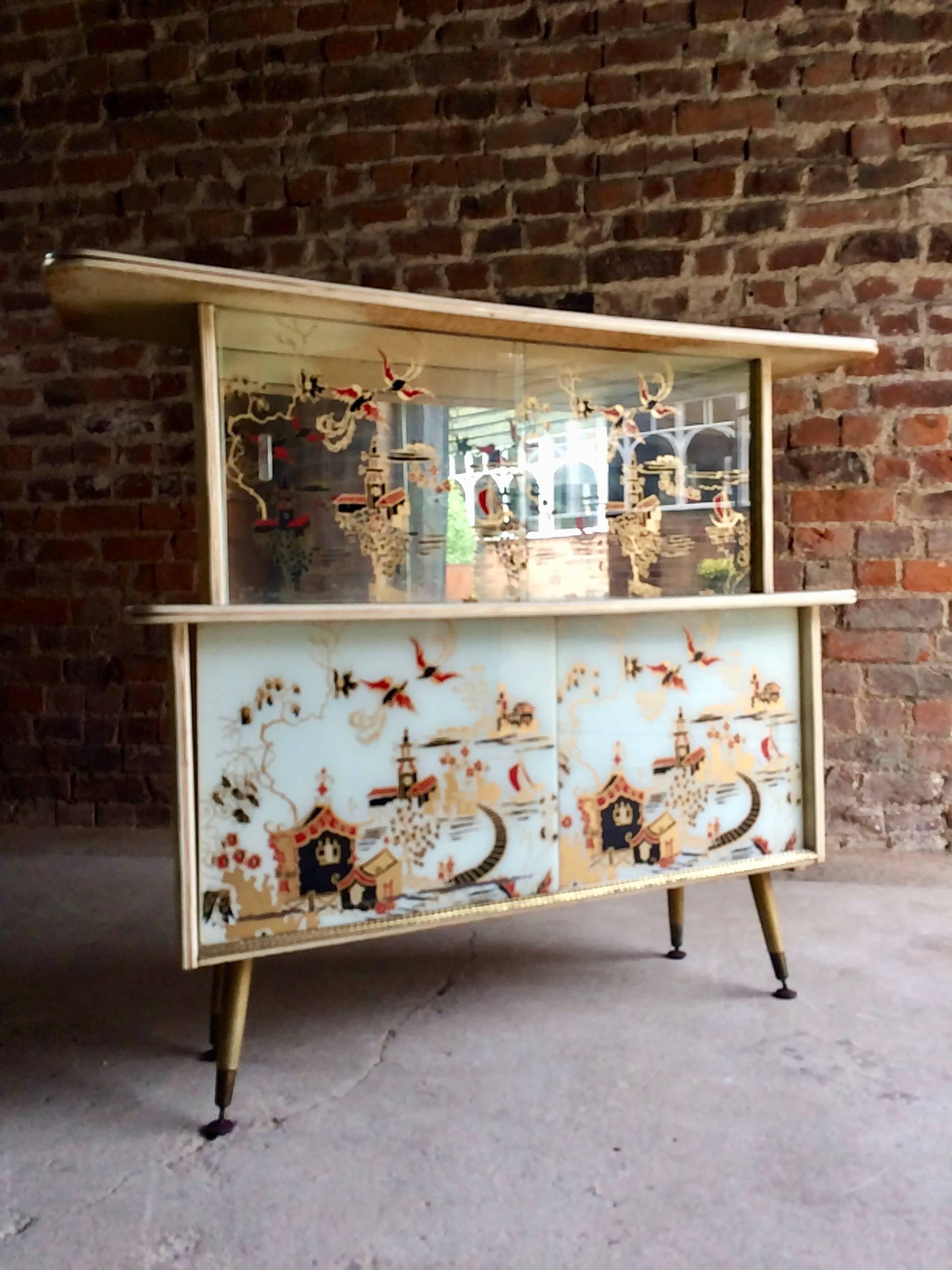 Mid-Century Modern Gio Ponti Style Display Cabinet Drinks Cupboard Bar Italian, 1950s
