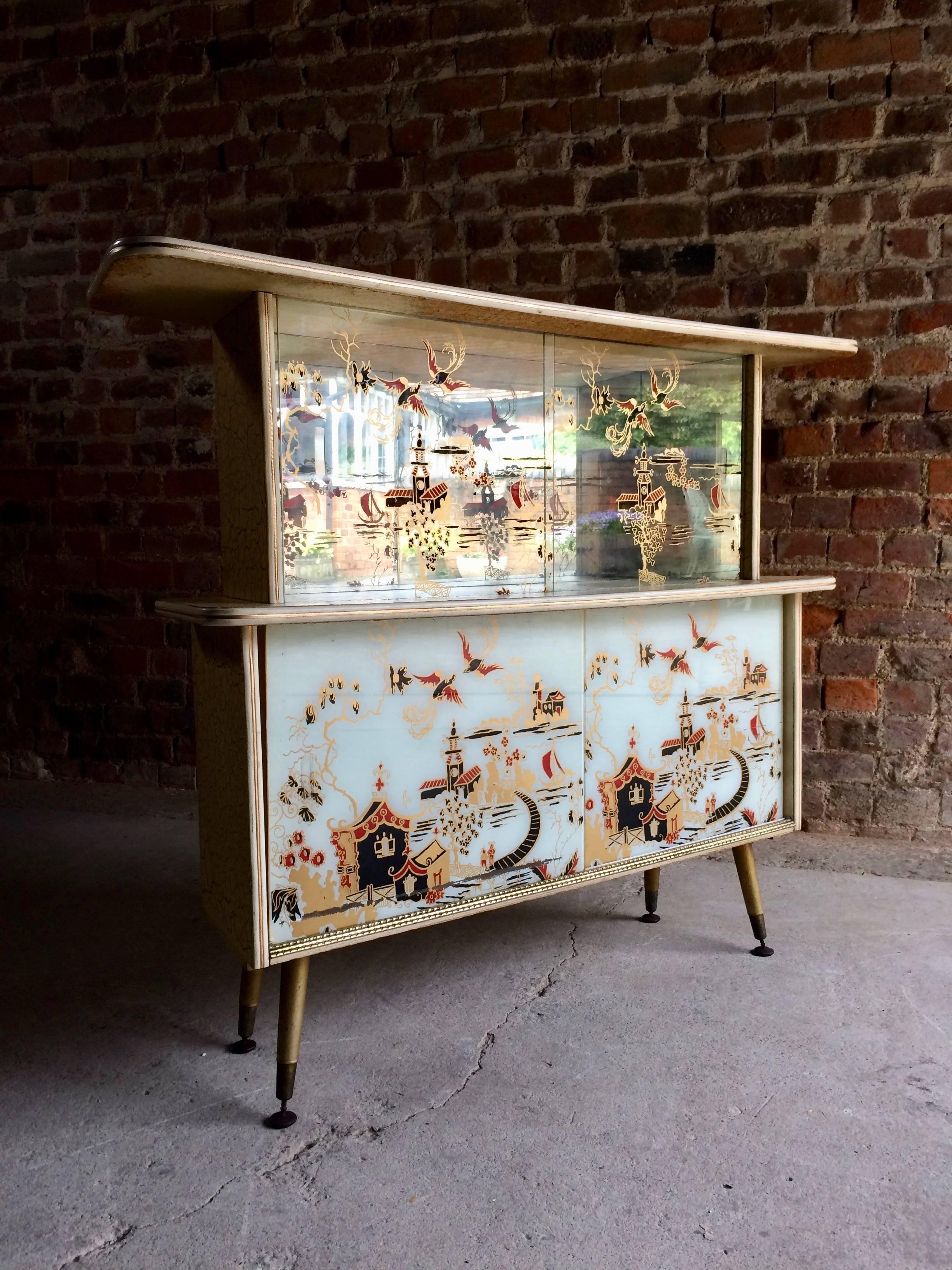 Gio Ponti Style Display Cabinet Drinks Cupboard Bar Italian, 1950s In Good Condition In Longdon, Tewkesbury