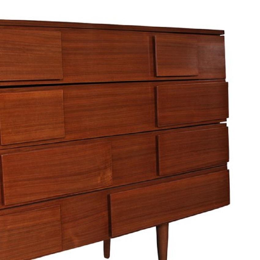 Mid-Century moderno Commodes o comò a quattro cassetti in stile Gio Ponti, una coppia in vendita