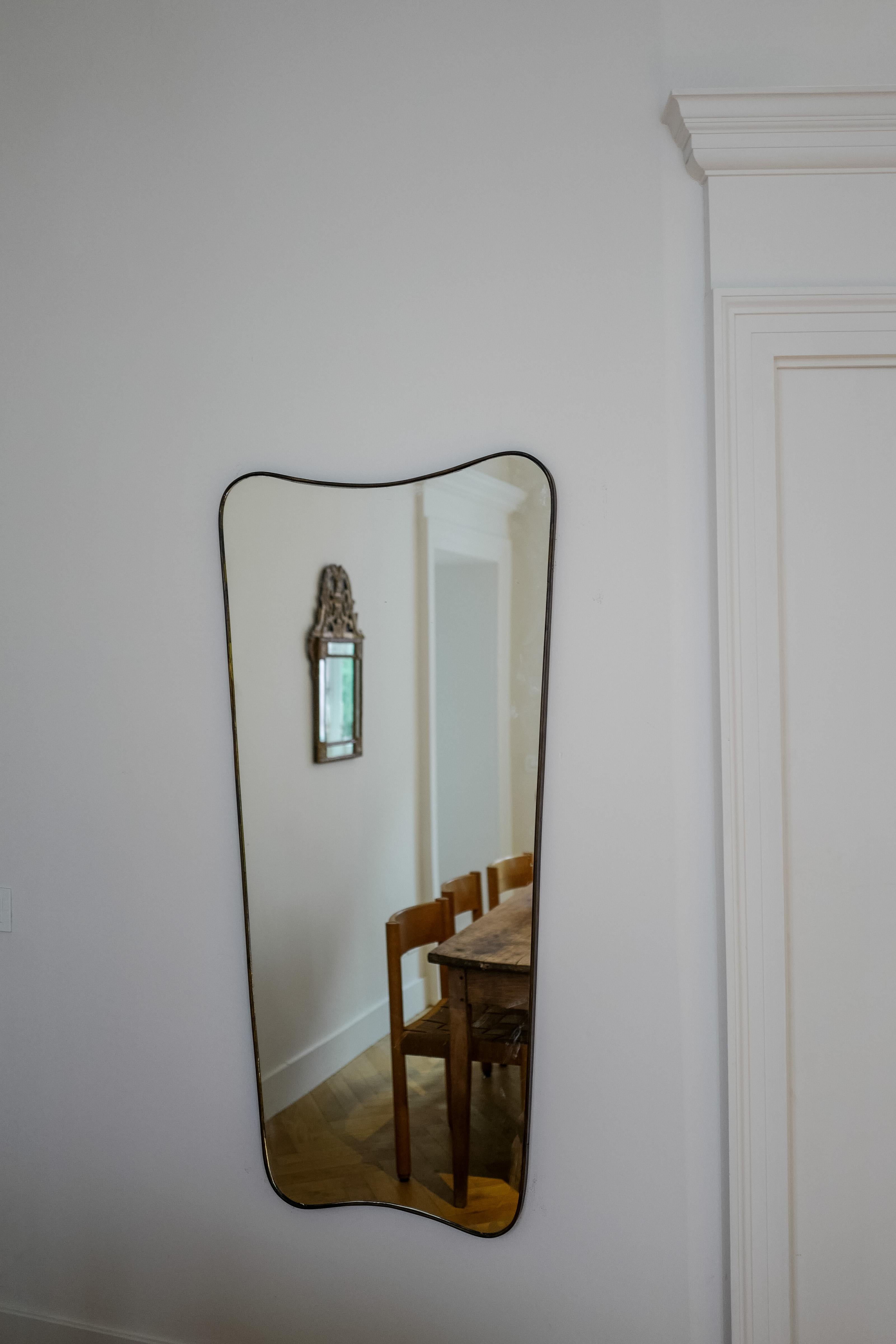 Gio Ponti style Italian brass floor length mirror In Good Condition In Milano, IT