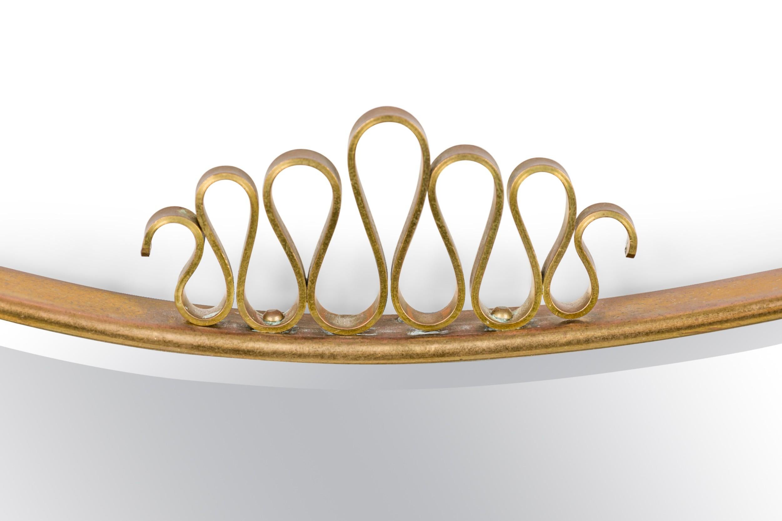 Mid-Century moderno Specchio da parete asimmetrico in oro in stile Gio Ponti, metà del secolo in vendita