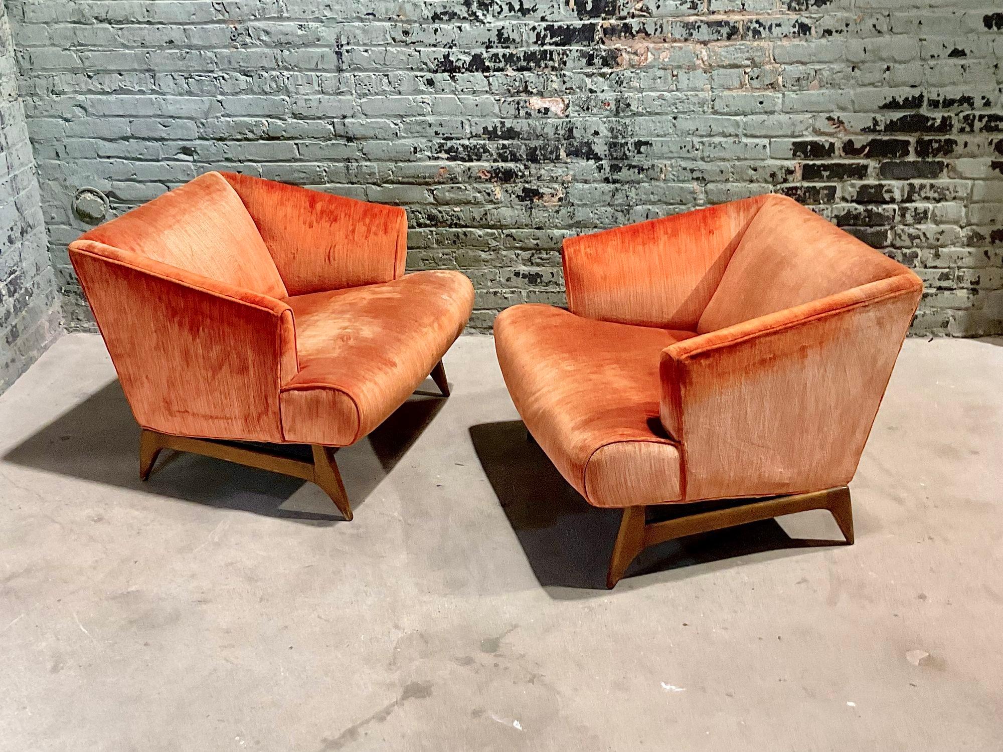 Pair of Gio Ponti Style Lounge Chairs, Italy 1960. Original upholstery with angled walnut legs.
Measure 32.5
