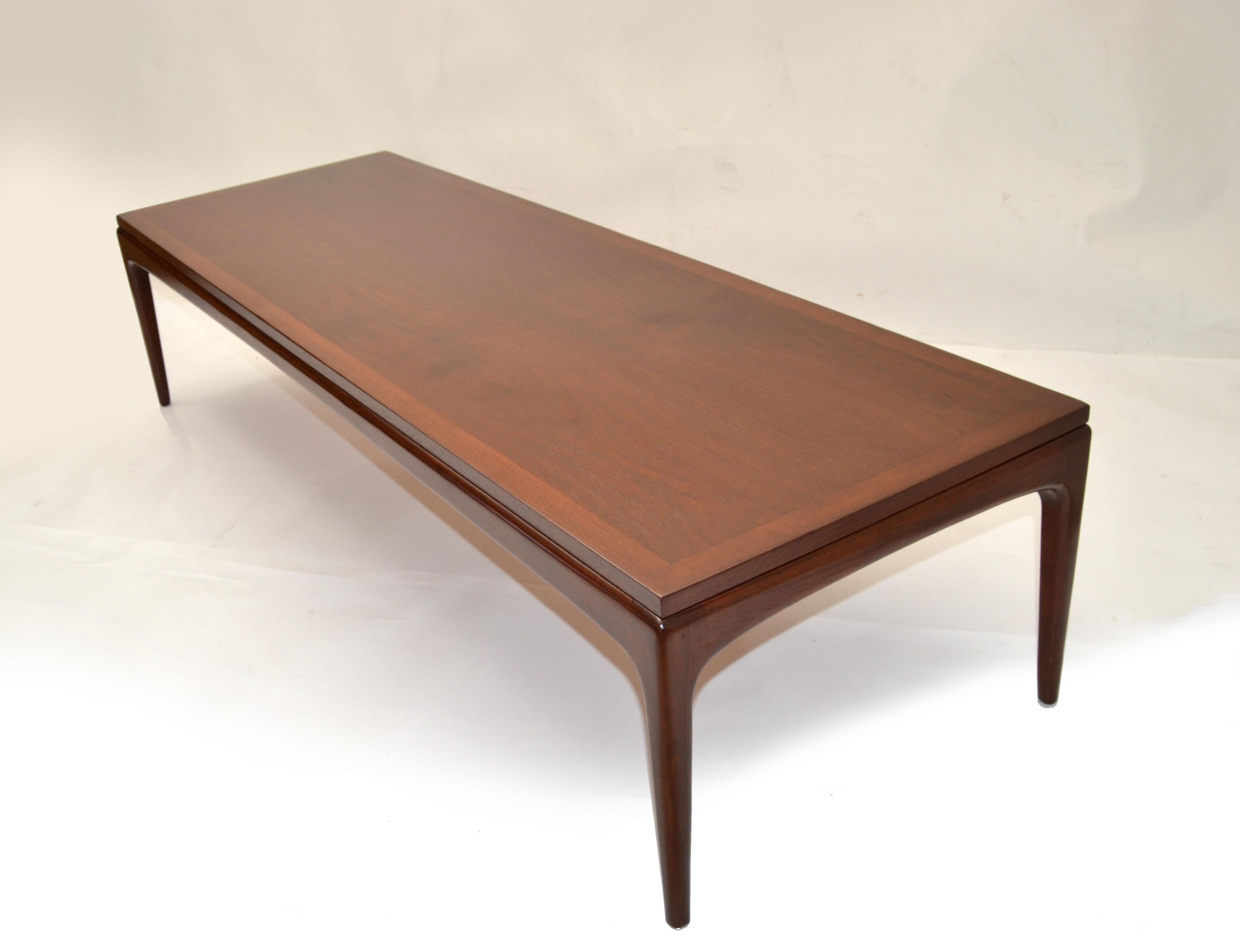 Gio Ponti Style Low Coffee Table Tapered Legs Walnut Mid-Century Modern Italy 70 In Good Condition For Sale In Miami, FL