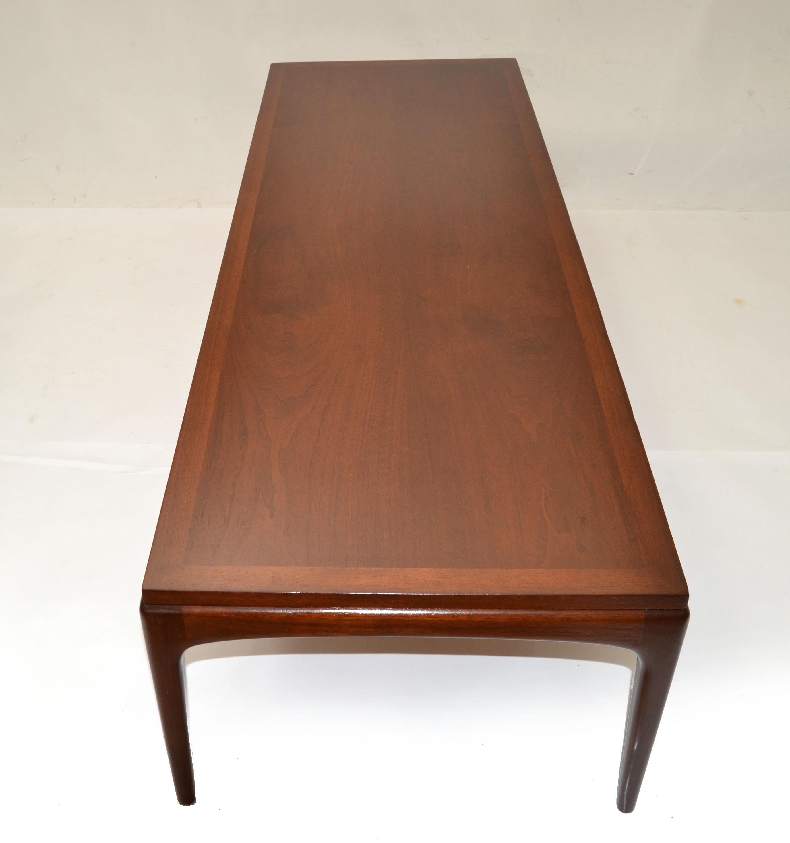 Gio Ponti Style Low Coffee Table Tapered Legs Walnut Mid-Century Modern Italy 70 For Sale 2