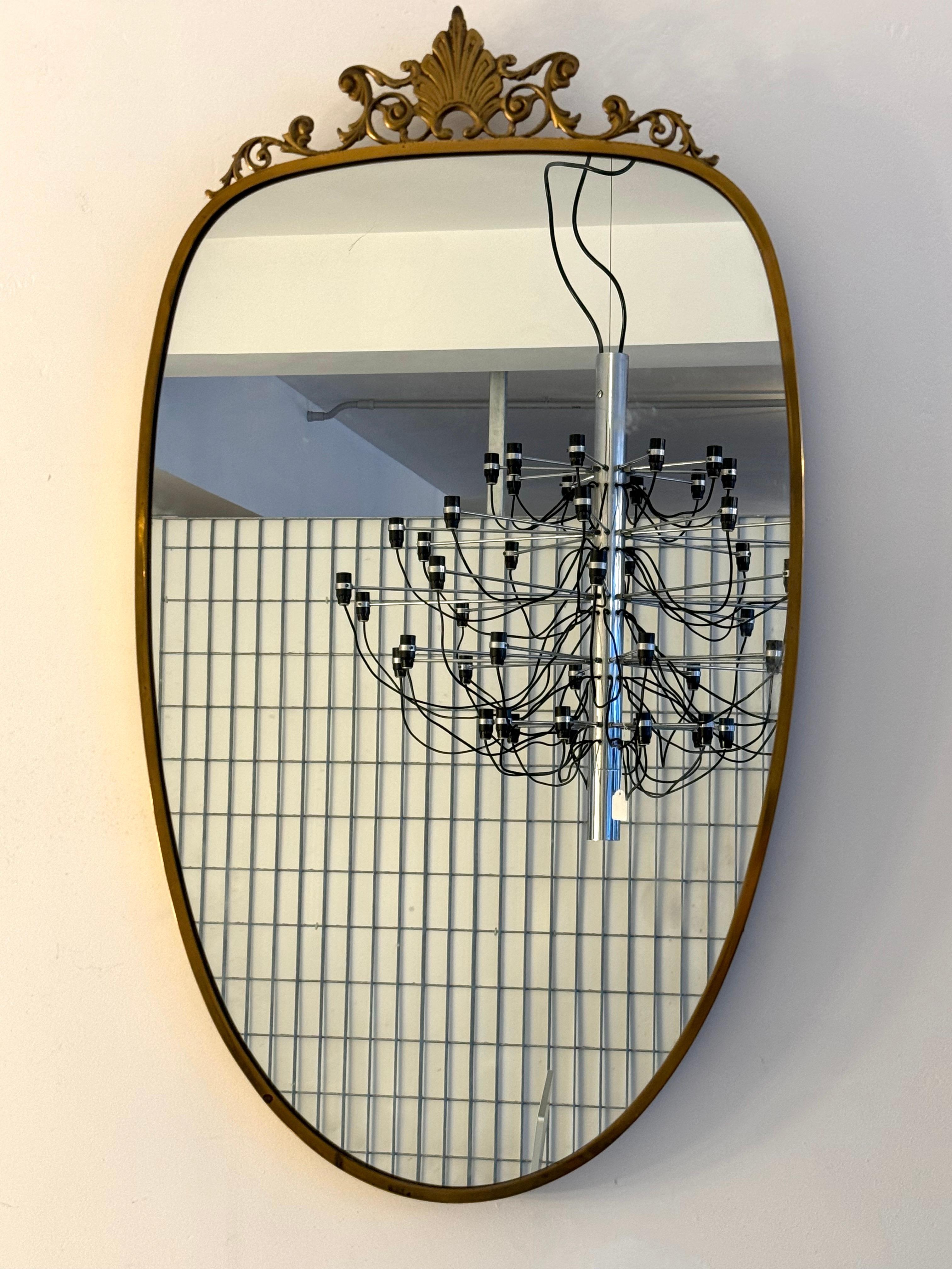 Miroir mi-siècle de style Gio Ponti en laiton. Italie années 1950 en vente 6