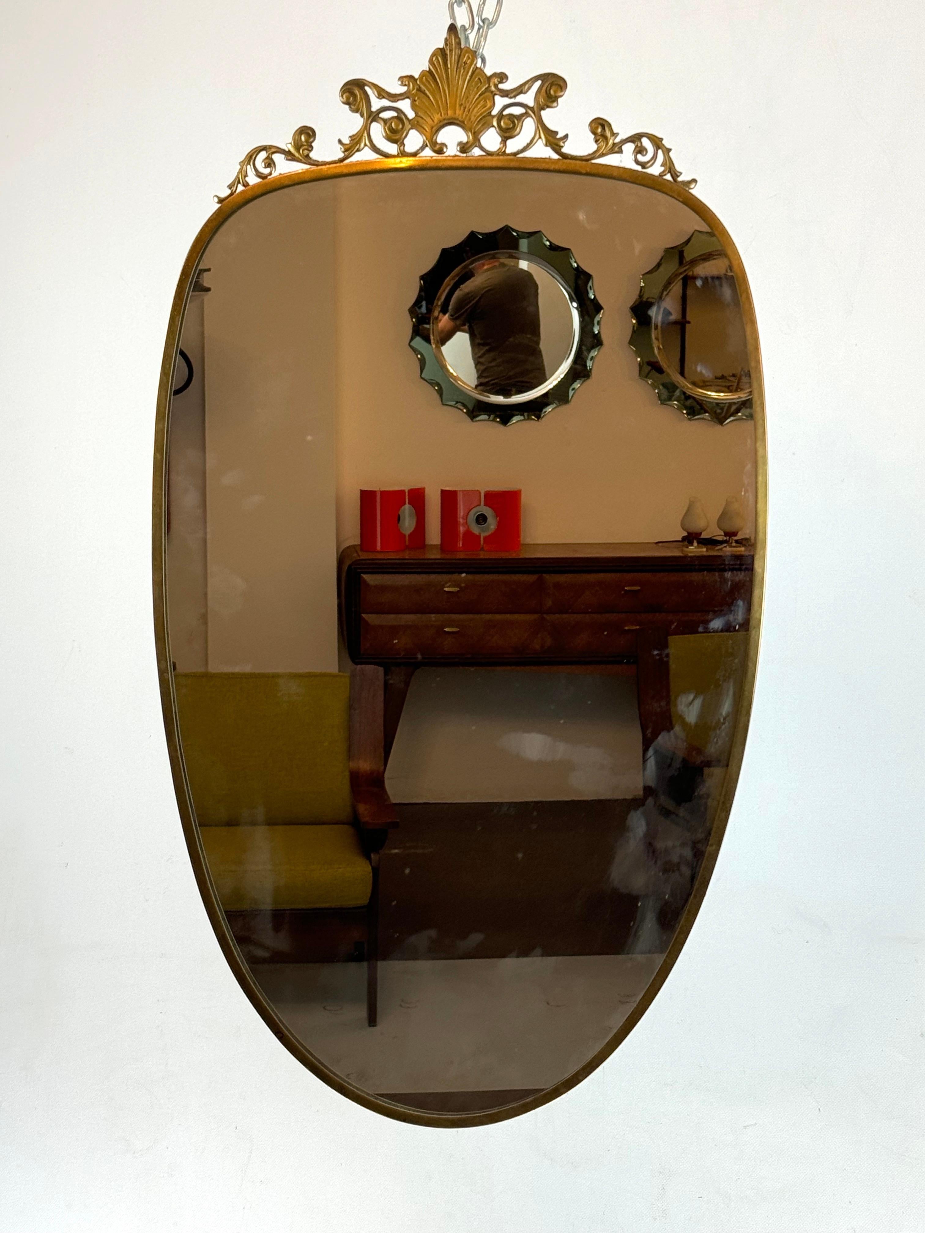 Cadre en laiton avec patine d'origine. Bon état général vintage avec des traces d'âge et d'utilisation. Produit en Italie dans les années 50 à la manière de Gio Ponti.
