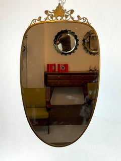 Miroir mi-siècle de style Gio Ponti en laiton. Italie années 1950