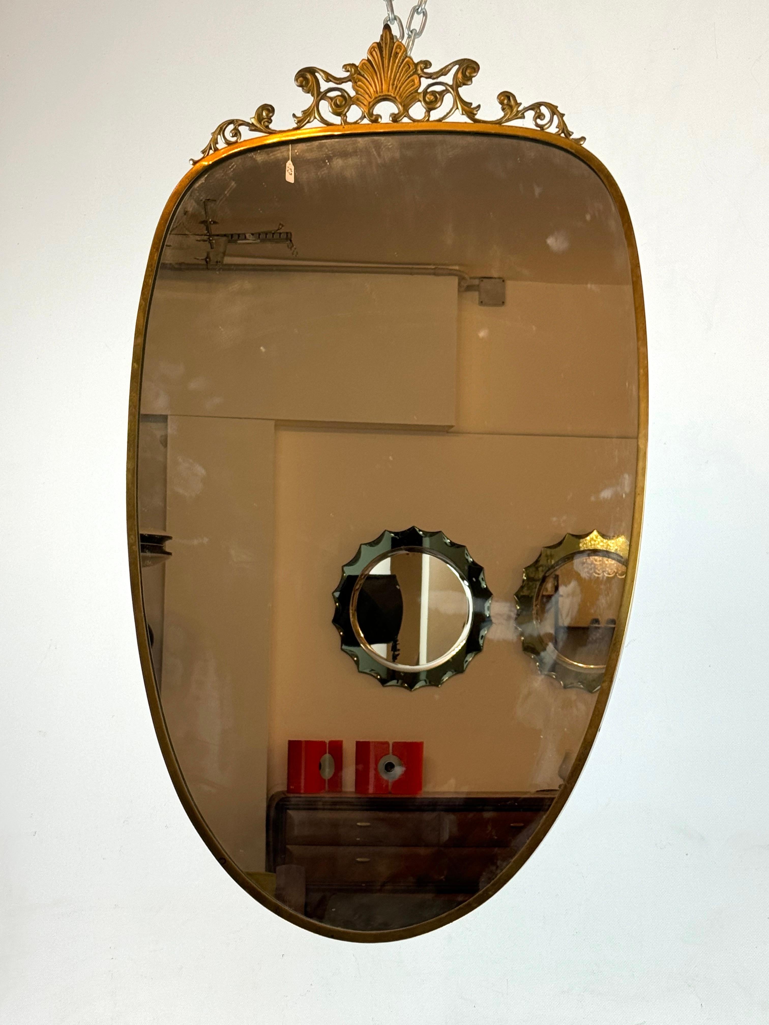 Mid-Century Modern Miroir mi-siècle de style Gio Ponti en laiton. Italie années 1950 en vente