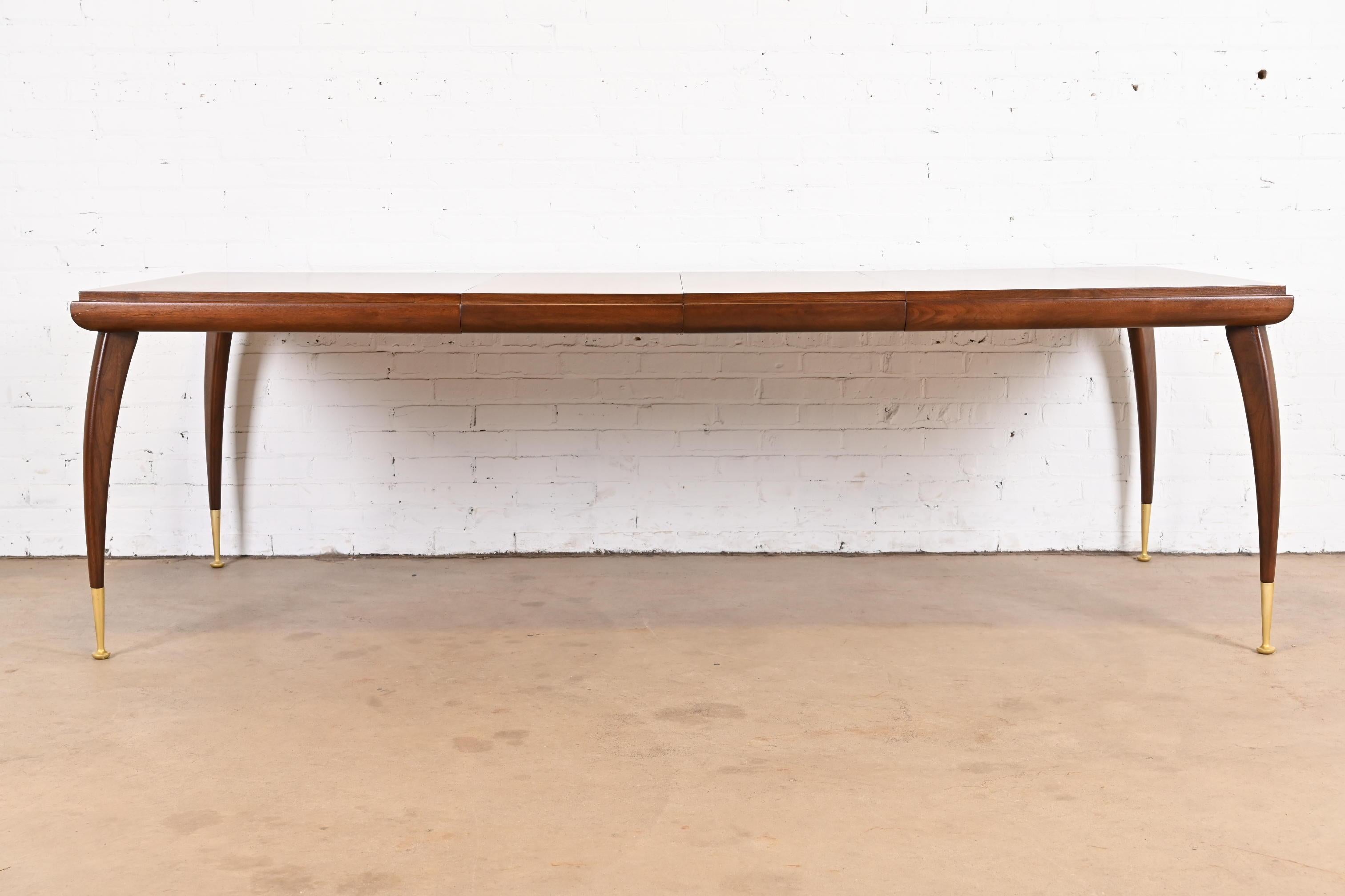 An exceptional Mid-Century Modern walnut extension dining table

In the manner of Gio Ponti

Circa 1950s

Measures: 61