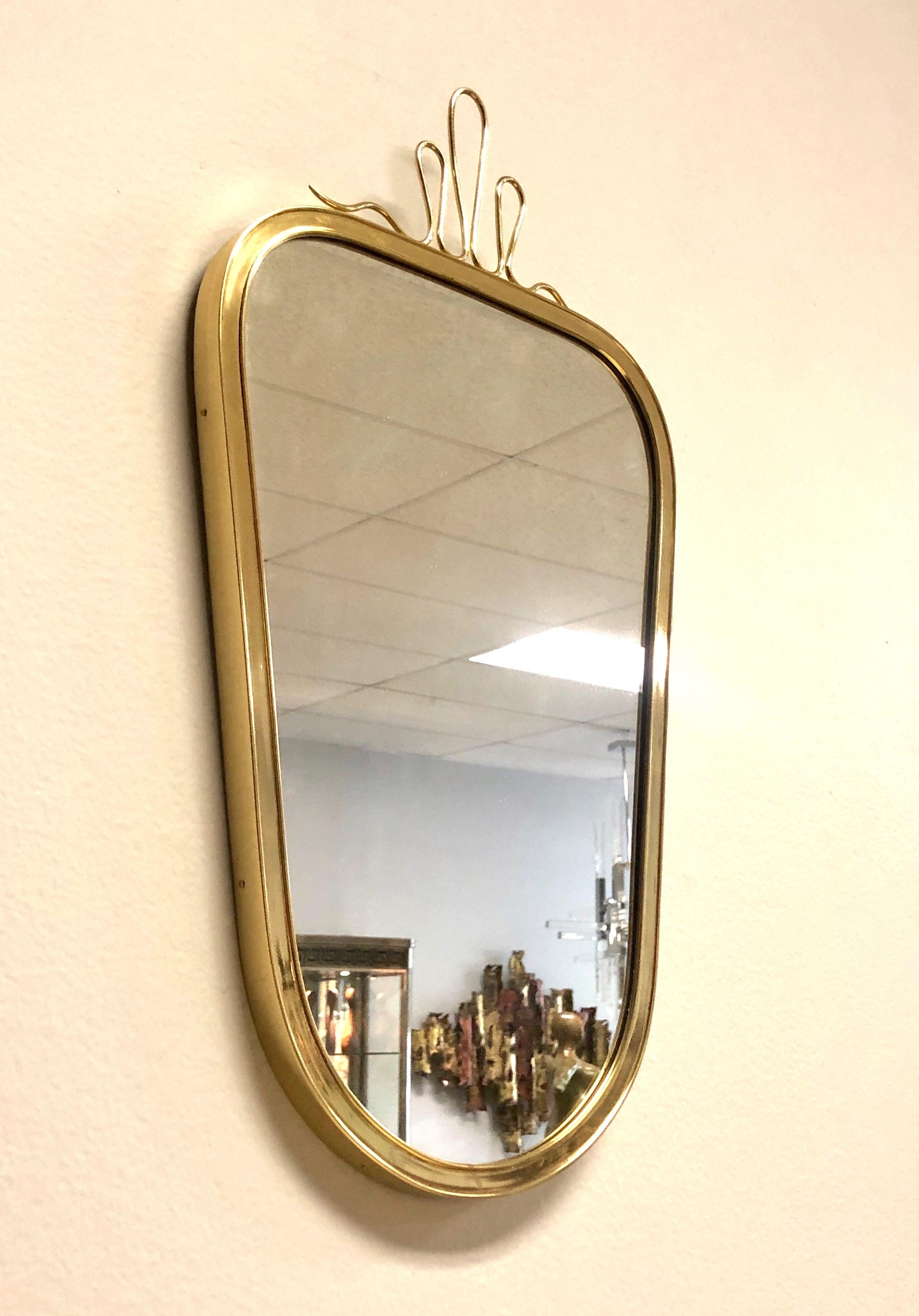 Gio Ponti Style Midcentury Small Brass Wall Mirror, 1950s In Good Condition In Miami, FL