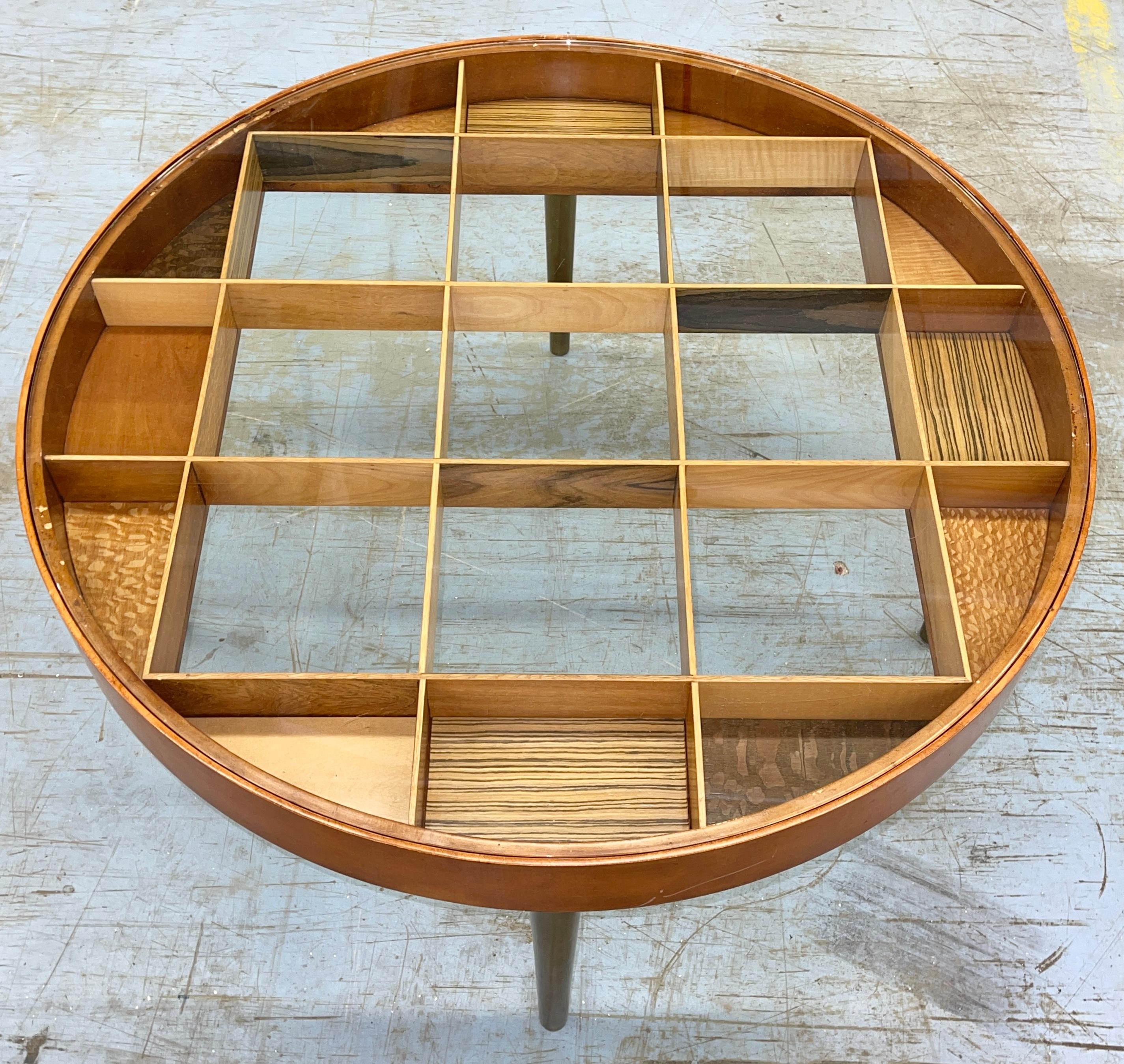 Gio Ponti Style Round Cocktail Table by Keno Bros. In Good Condition For Sale In Hanover, MA