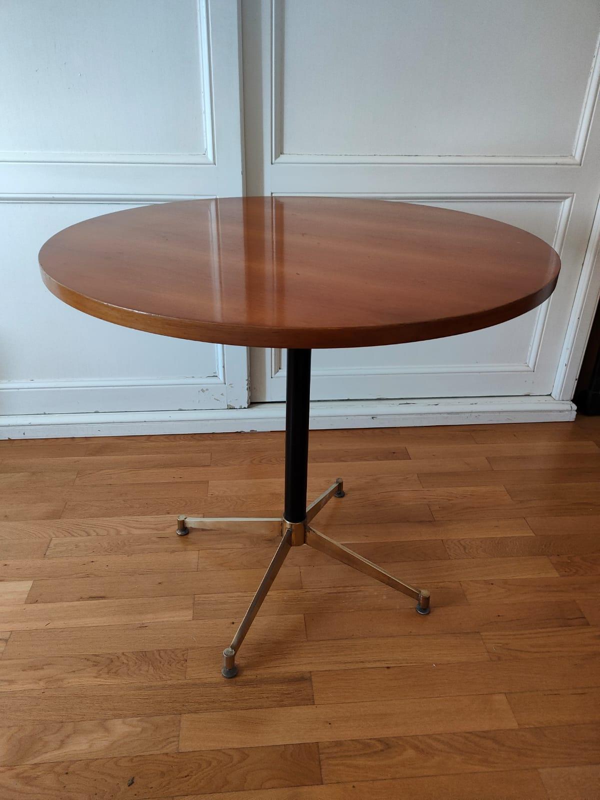 Mid-Century Modern Gio Ponti Style Round Table 1955s Legs in Brass and Painted Metal For Sale
