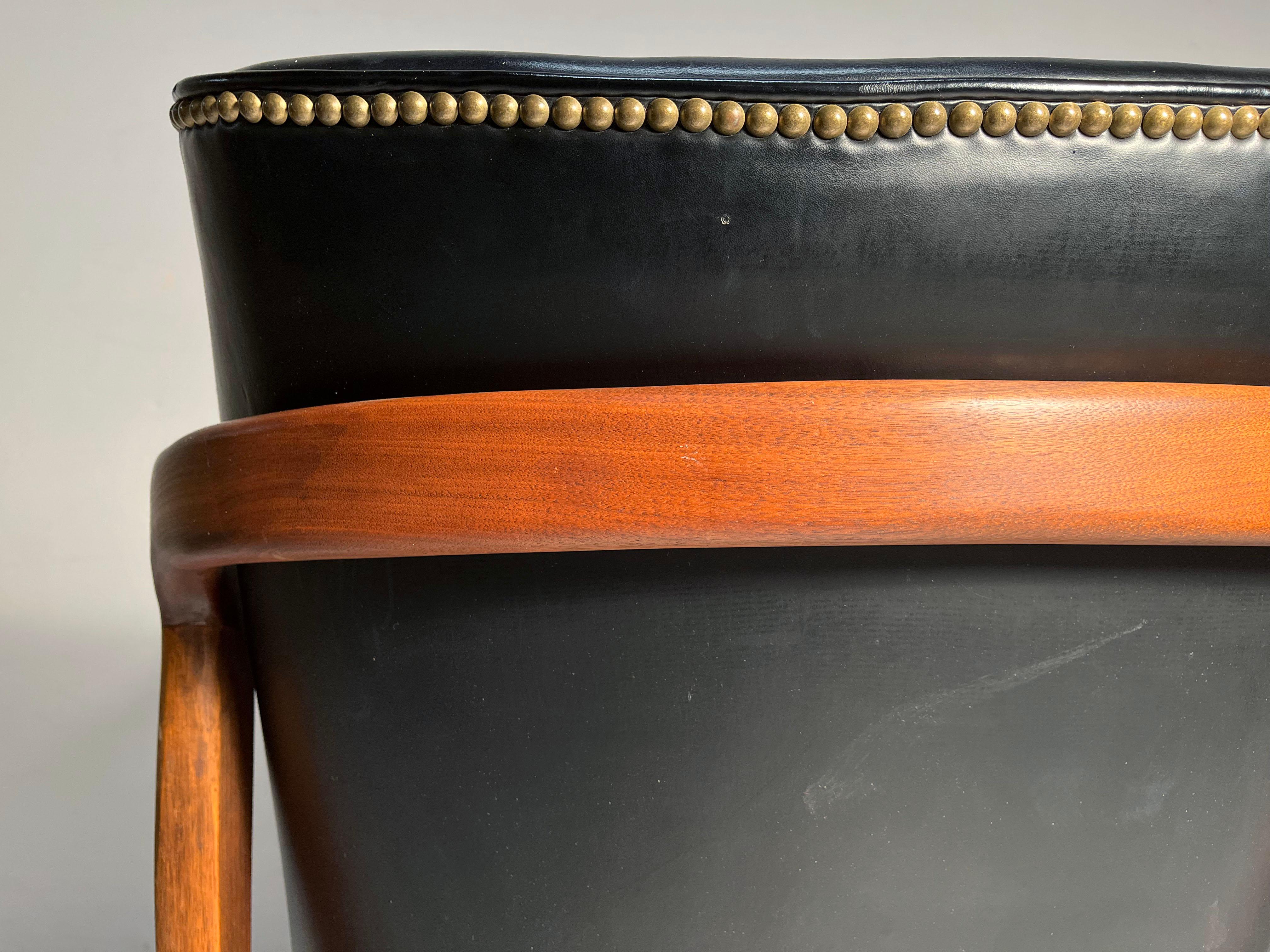 Américain Chaise longue vintage en noyer sculpté de style Gio Ponti / Modernité danoise en vente