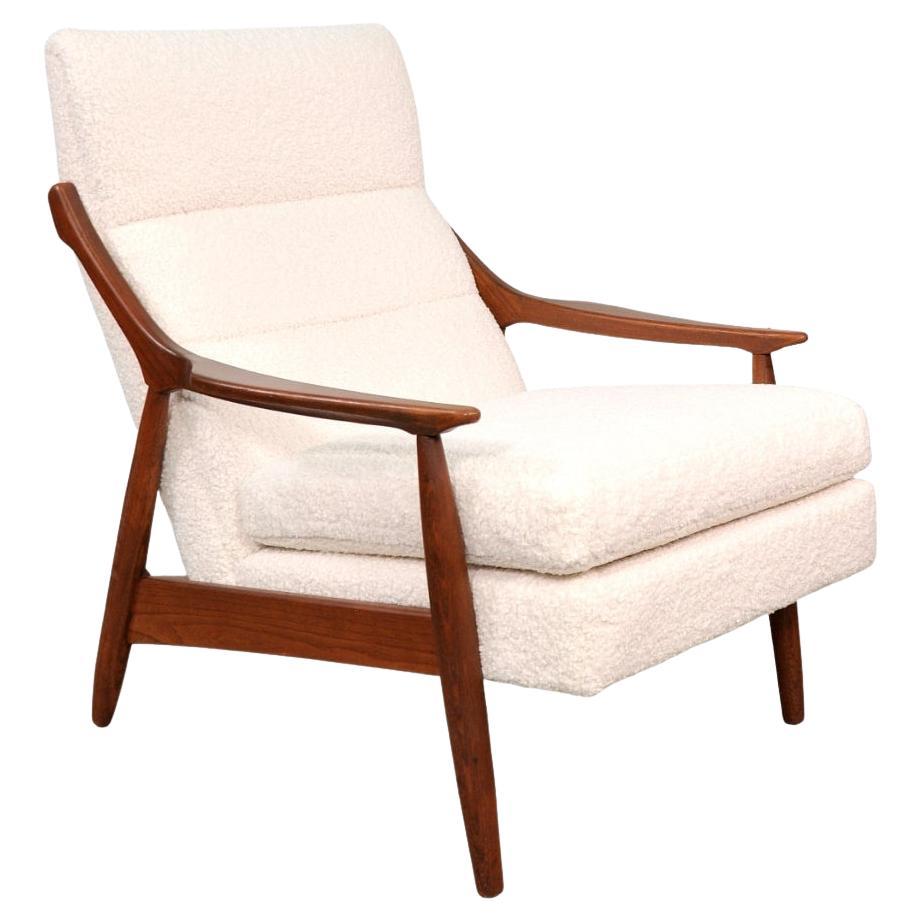 American Gio Ponti Style Walnut Lounge Chair in Ivory White Bouclé For Sale
