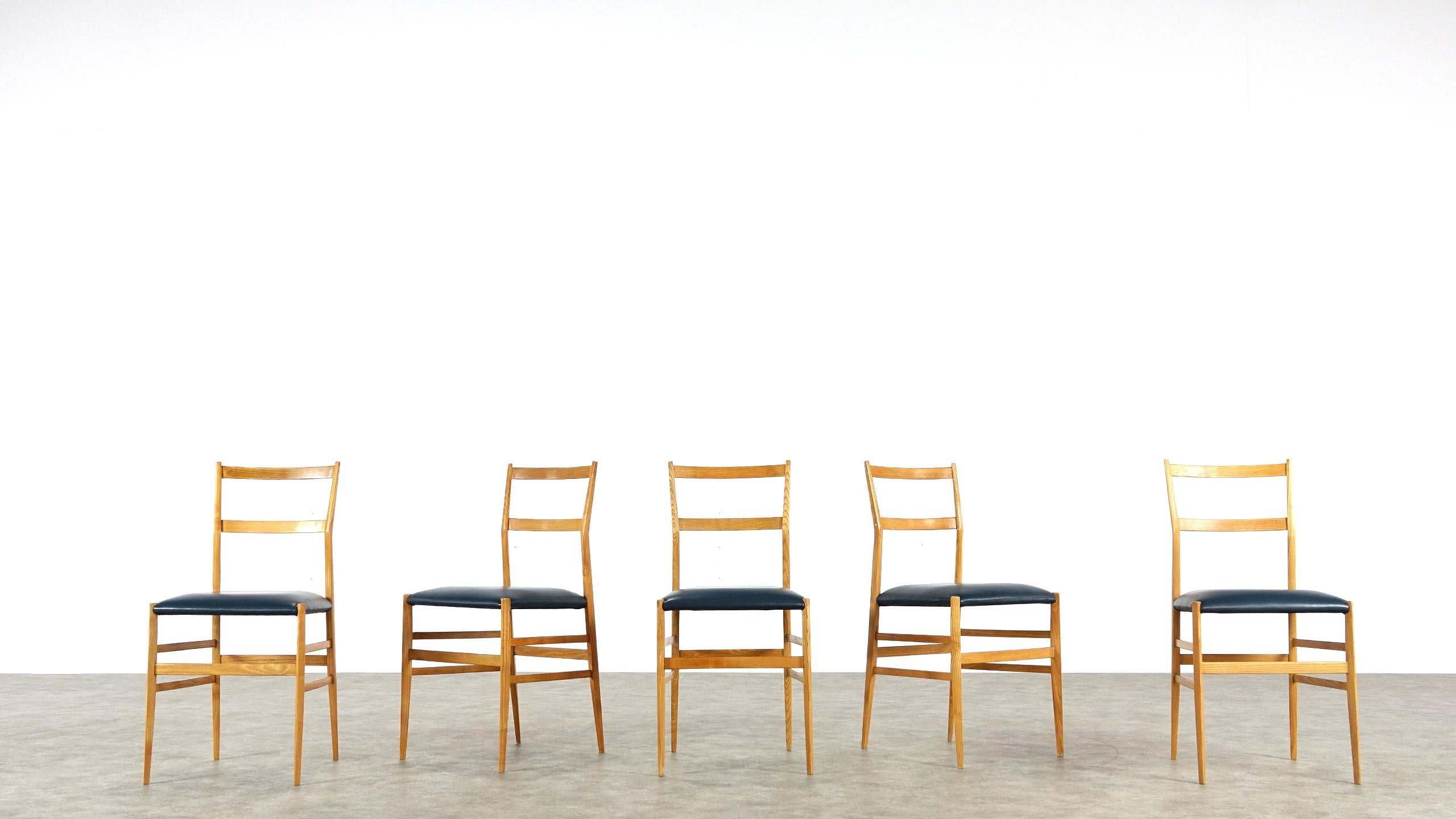 Gio Ponti Superleggera Set of Five Leather Dining Chairs Cassina, Italy, 1958 9
