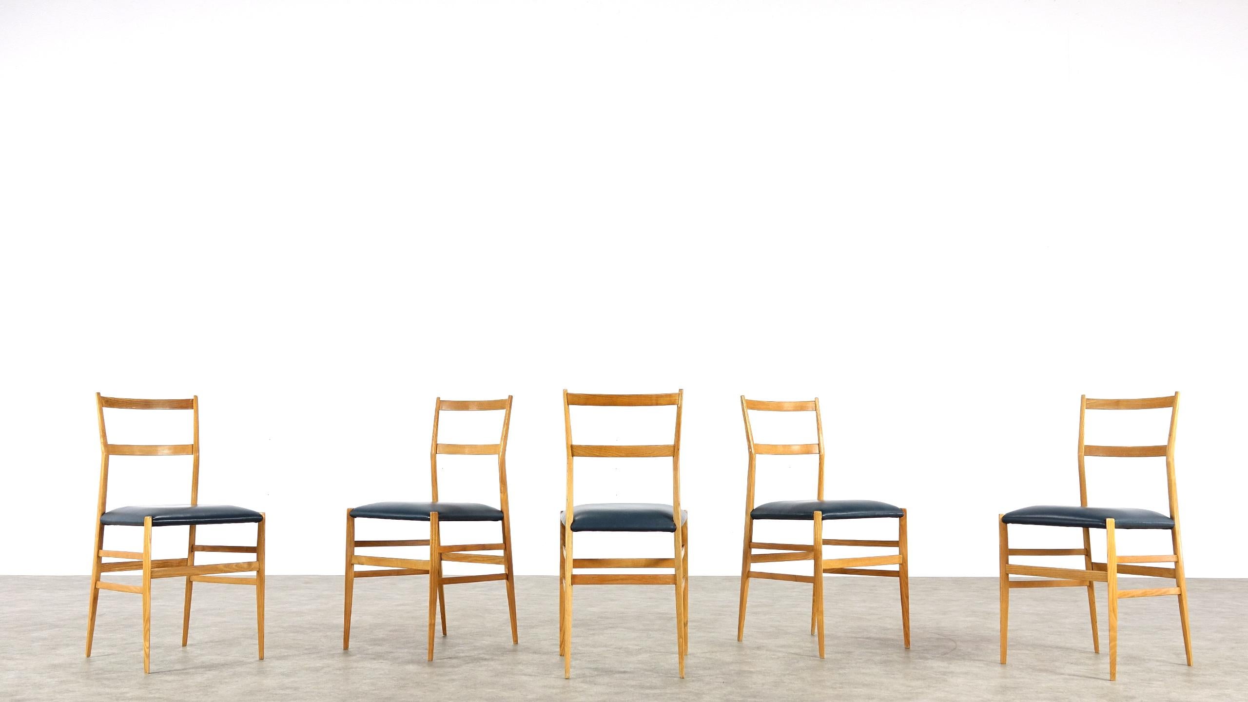 Gio Ponti Superleggera Set of Five Leather Dining Chairs Cassina, Italy, 1958 11