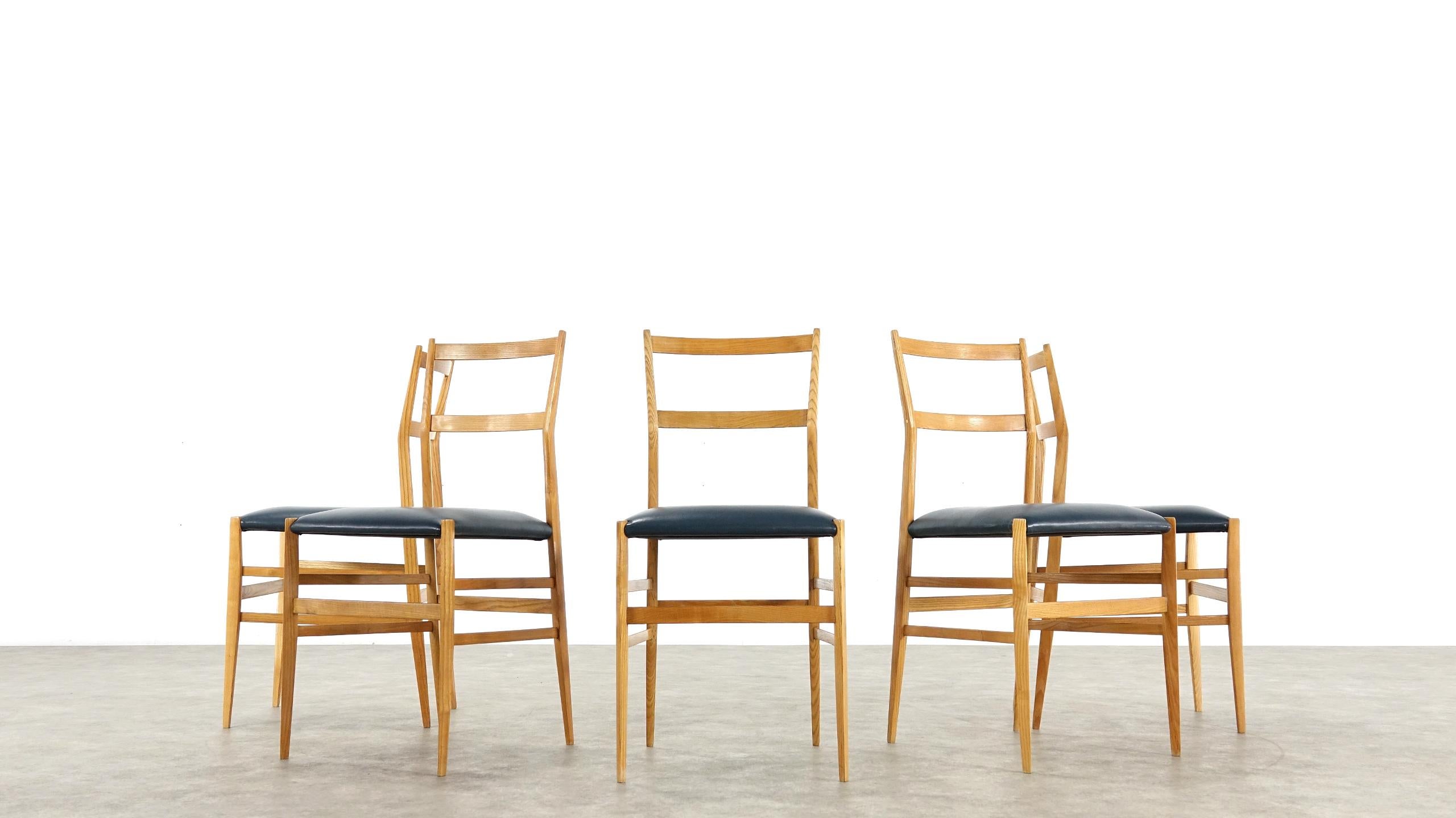 Gio Ponti Superleggera Set of Five Leather Dining Chairs Cassina, Italy, 1958 In Good Condition In Munster, NRW