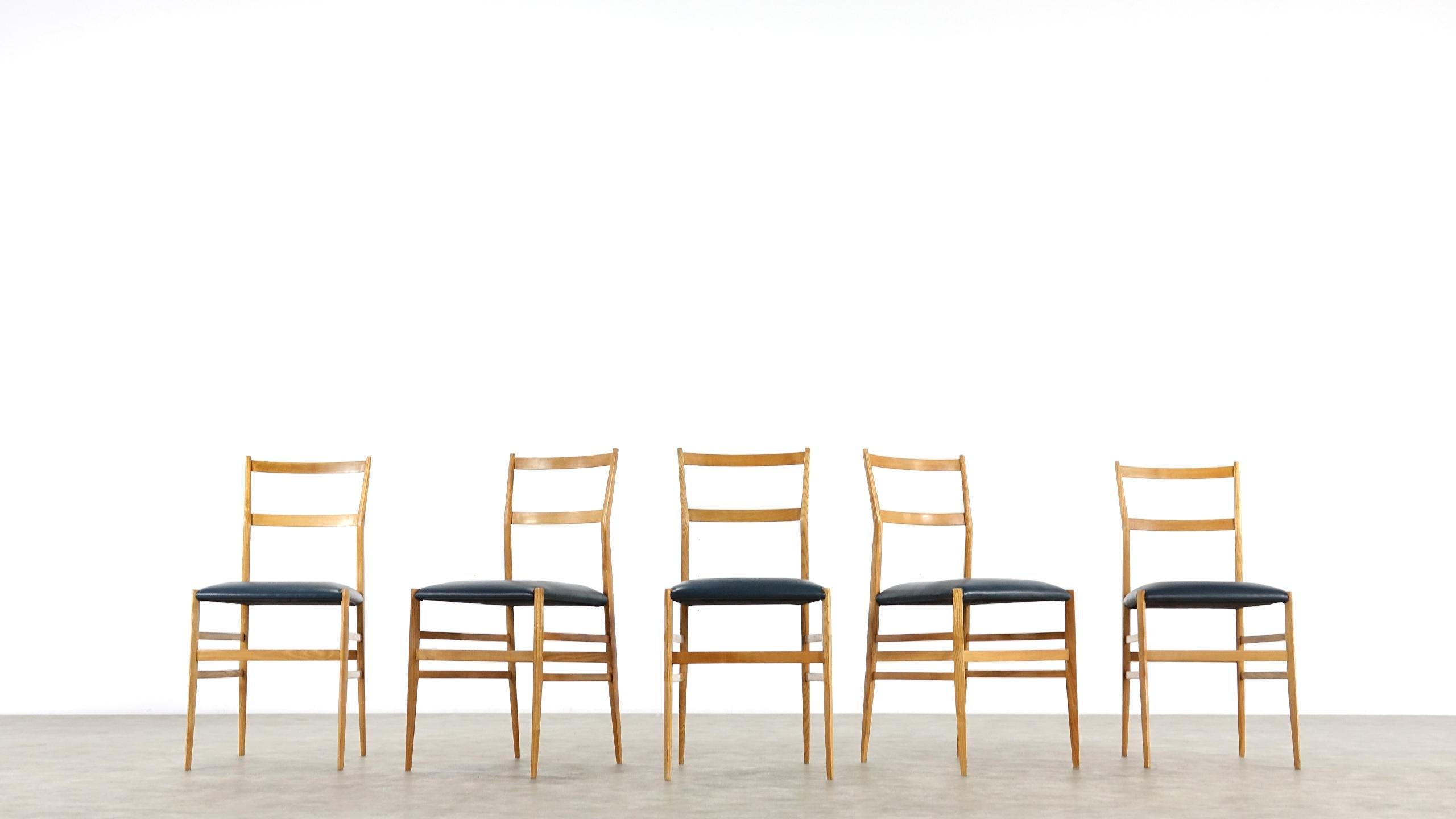 Mid-20th Century Gio Ponti Superleggera Set of Five Leather Dining Chairs Cassina, Italy, 1958