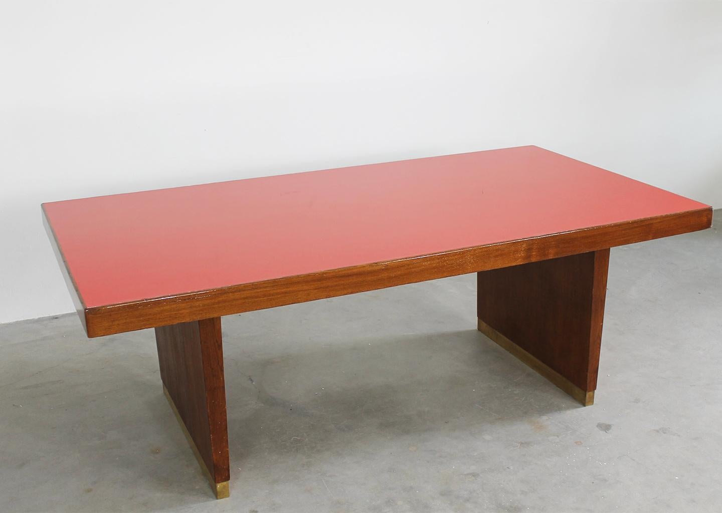 Mid-20th Century Gio Ponti Table in Oak Brass and Red Laminate Italian Manifacture 1950s For Sale