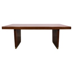 Table Gio Ponti en chêne, laiton et stratifié rouge Manifacture italienne années 1950