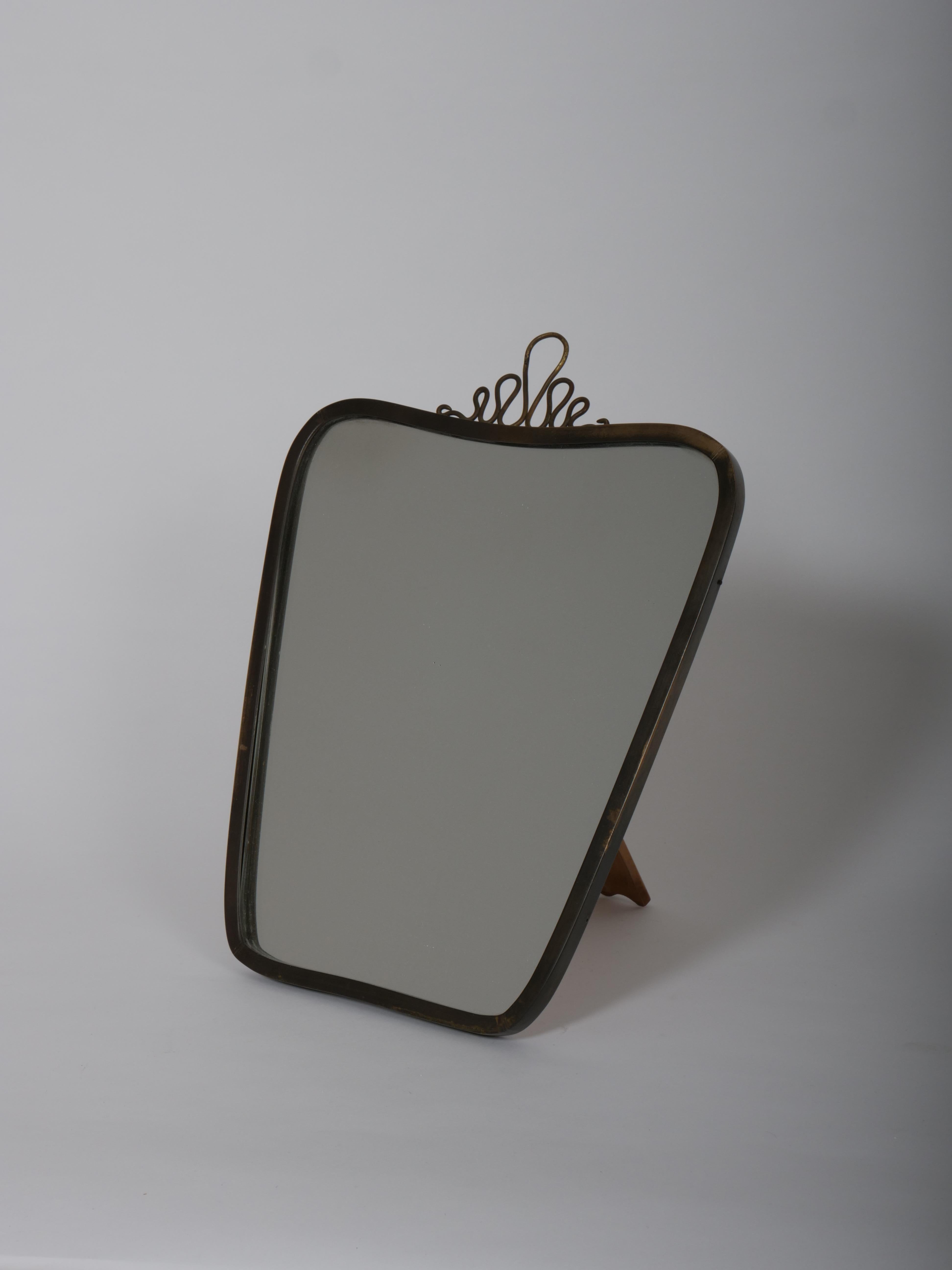 Gio Ponti Tischspiegel mit Messingrahmen. Italien um 1950