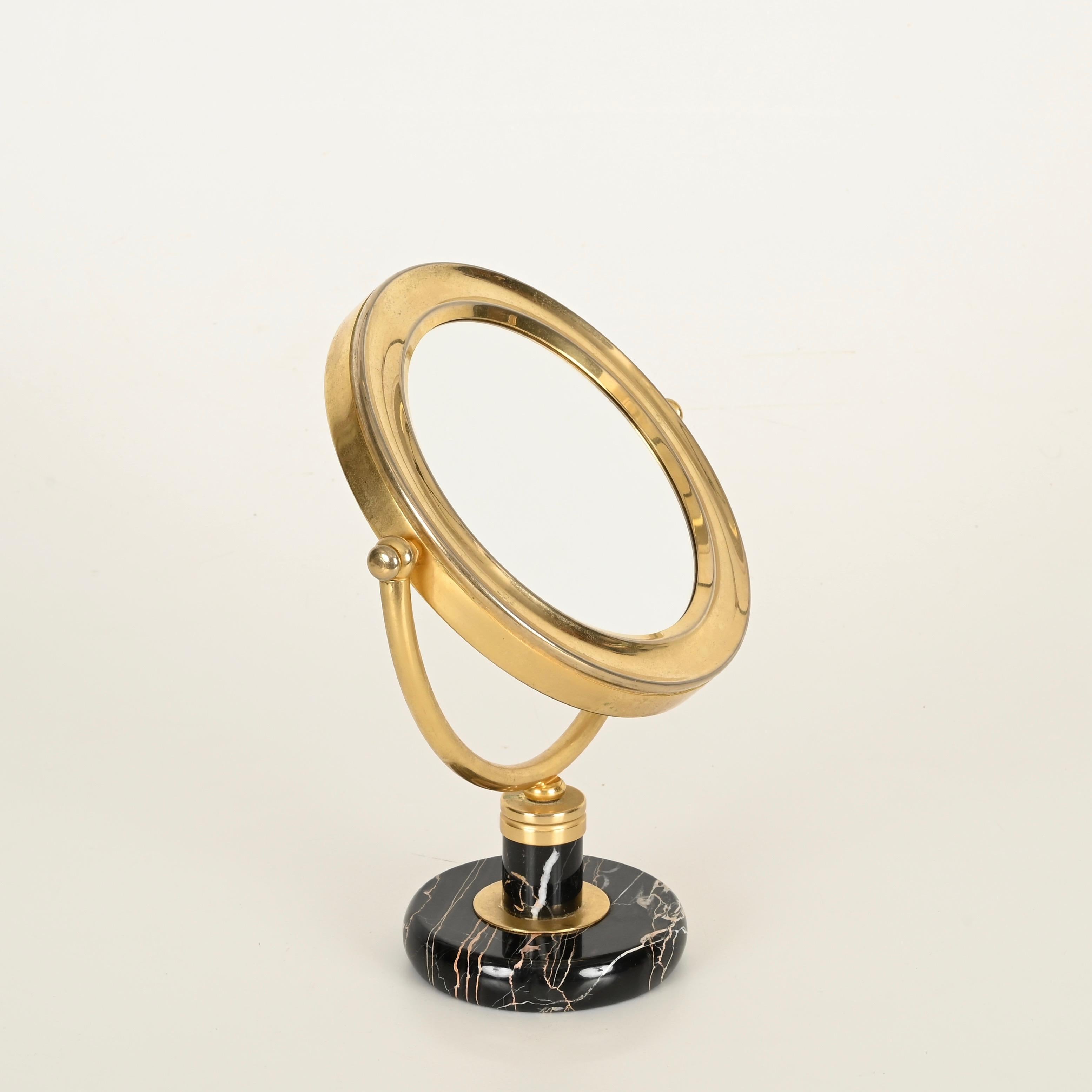 Spectacular Mid-Century double-sided table mirror in brass and stunning Portoro marble. This unique piece is attributed to Gio Ponti for Fontana Arte and was produced in Italy during the 1950s.

In fabulous vintage condition, the brass has not been
