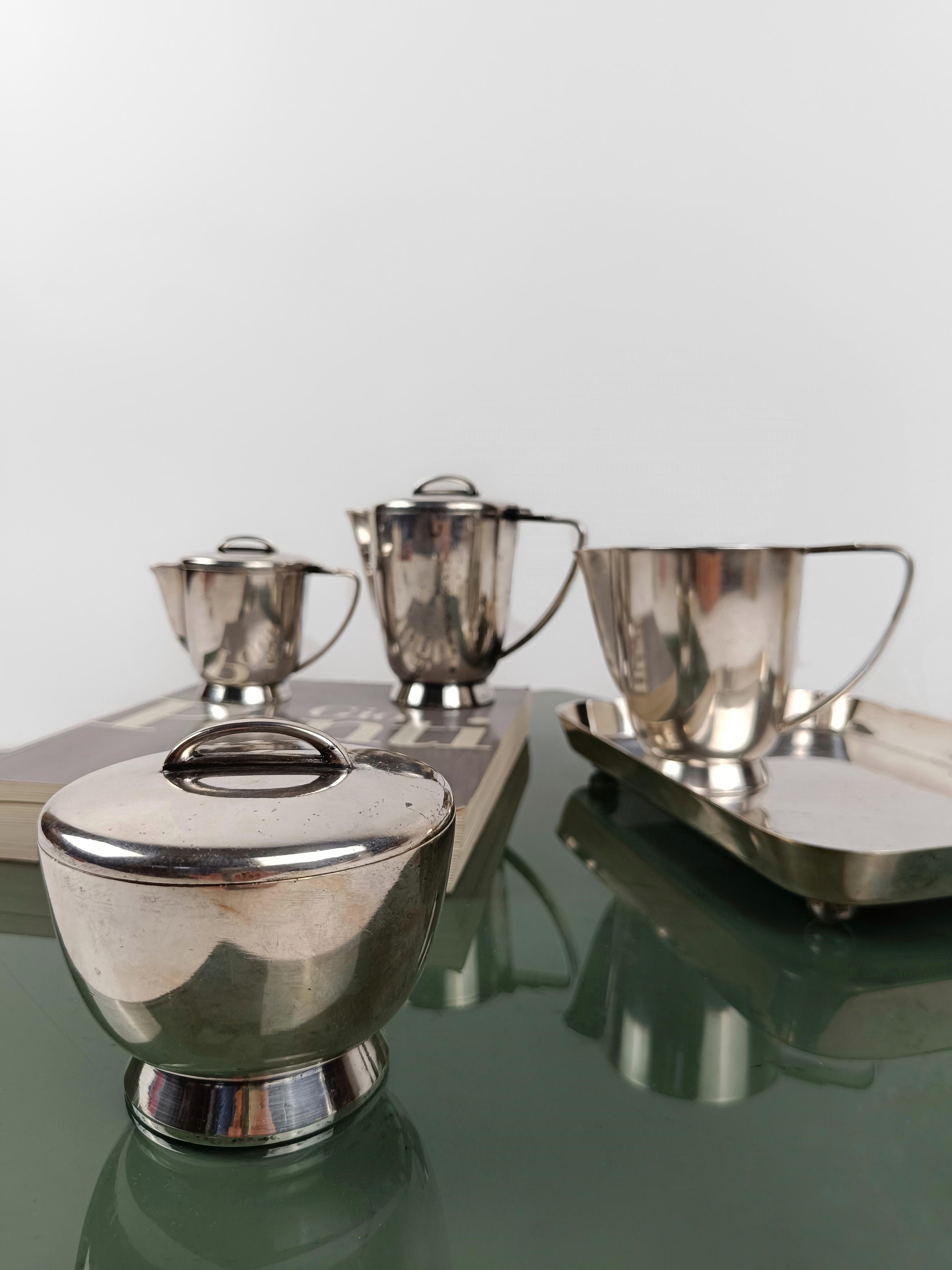 Tea or coffee set designed by Gio Ponti for the Hotel Parco Dei Principi in Rome and produced by the historic Italian manufacturer Fratelli Calderoni between 1950s and 1960s.
This vintage breakfast set consists of 5 pieces:
1 small teapot with