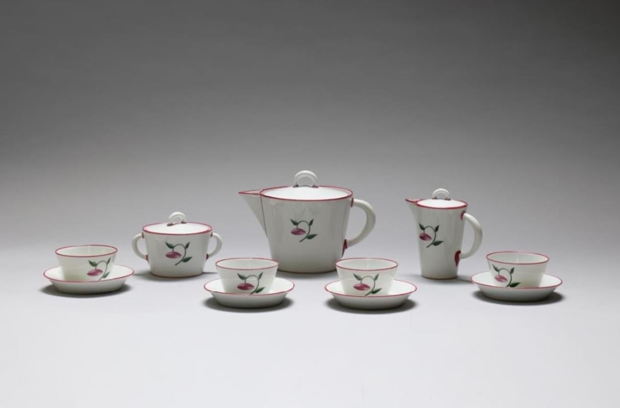 Tea set in ceramic with floral decoration composed of four teacups, a sugar bowl, a milk jug, and a teapot, it's come with a Certificate of authenticity released by the Gio Ponti archives in Milan. 
This set was designed by the Italian designer Gio