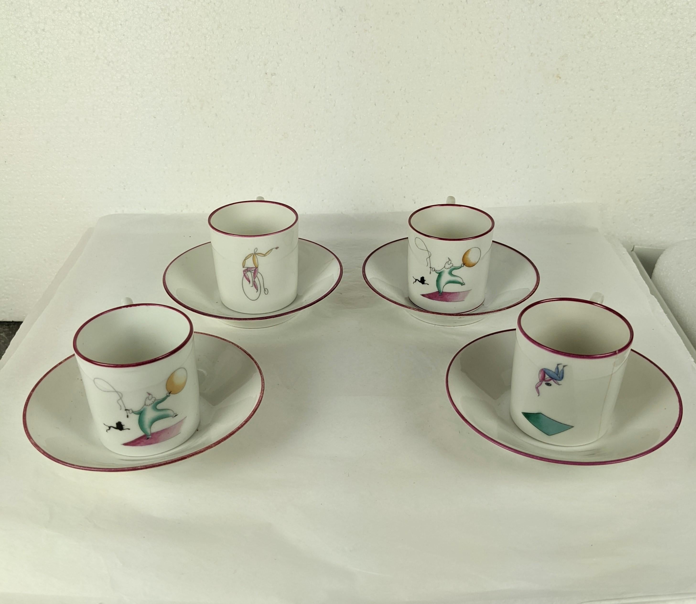 Juego de 4 tazas y platillos de té Il Circo (circo) de mediados de la década de 1930, Italia, diseñados por Gio Ponti para Ginori. Cada una decorada con una encantadora figura modernista de un artista de circo.
Medidas: Tazas 2