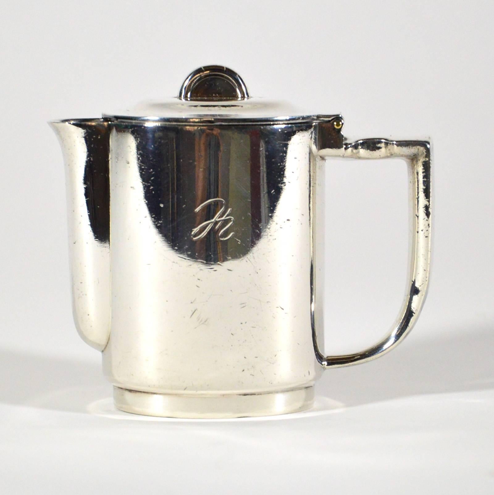 Rare teapot designed in 1935 by Gio Ponti for Krupp Berndorf, in silver plated alpacca. The teapot is in very good used condition, with light signs of use.
20 cl. 
Published on Dedo von Kerssenbrock-Krosigk's and Claudia Kanowski's 
